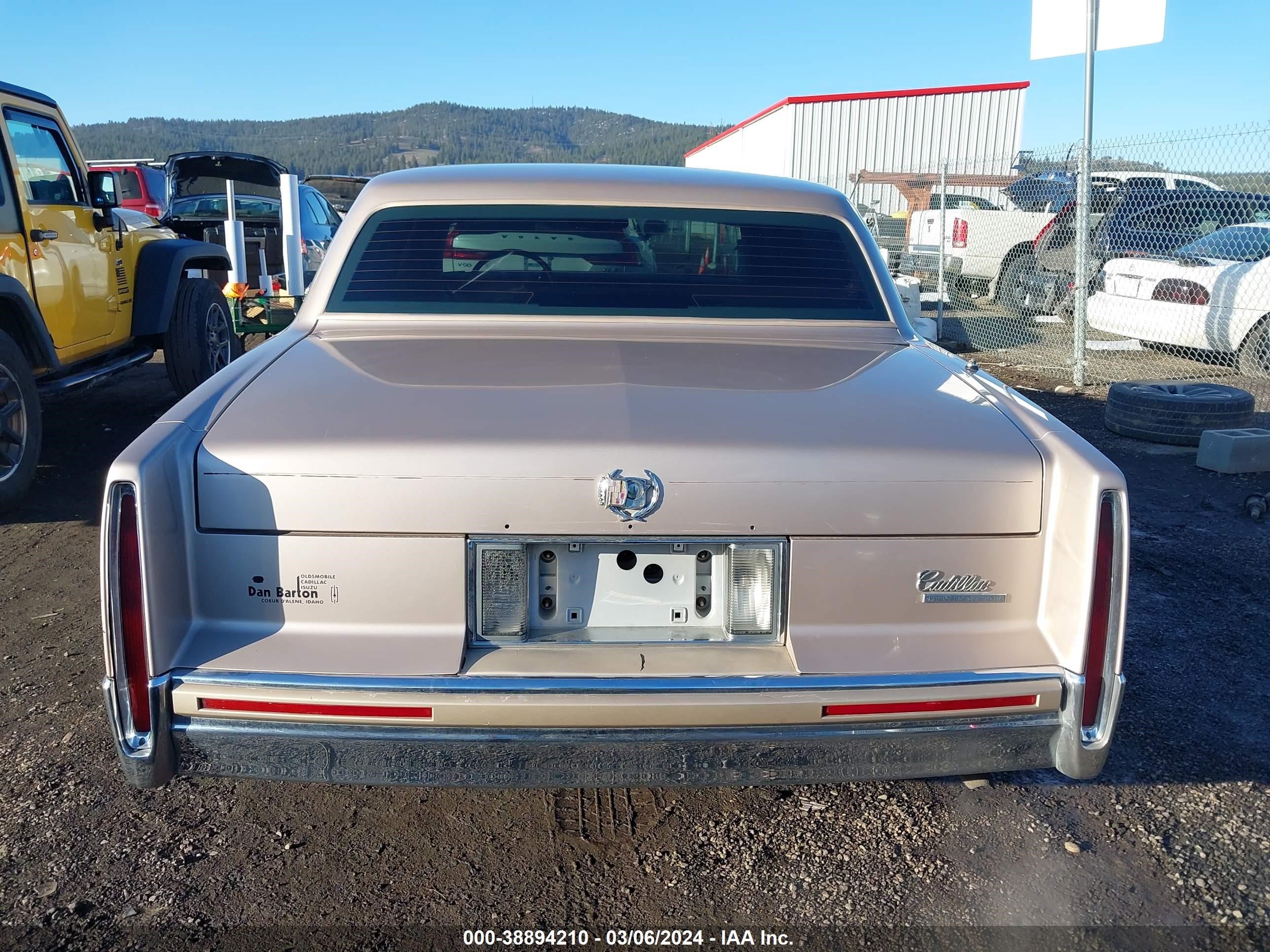 Photo 15 VIN: 1G6CD53B1N4250829 - CADILLAC DE VILLE 