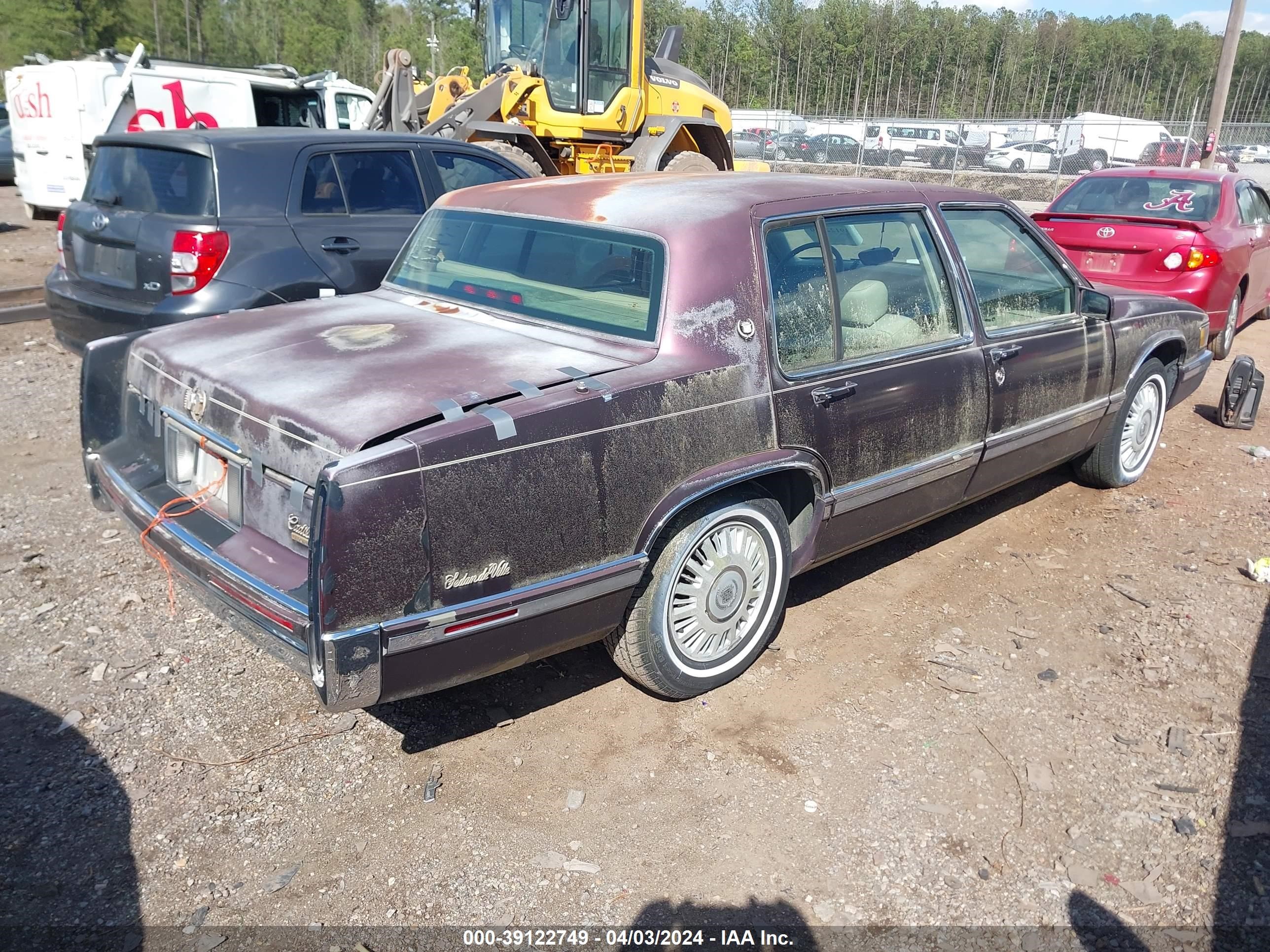 Photo 3 VIN: 1G6CD53B1P4240661 - CADILLAC DE VILLE 