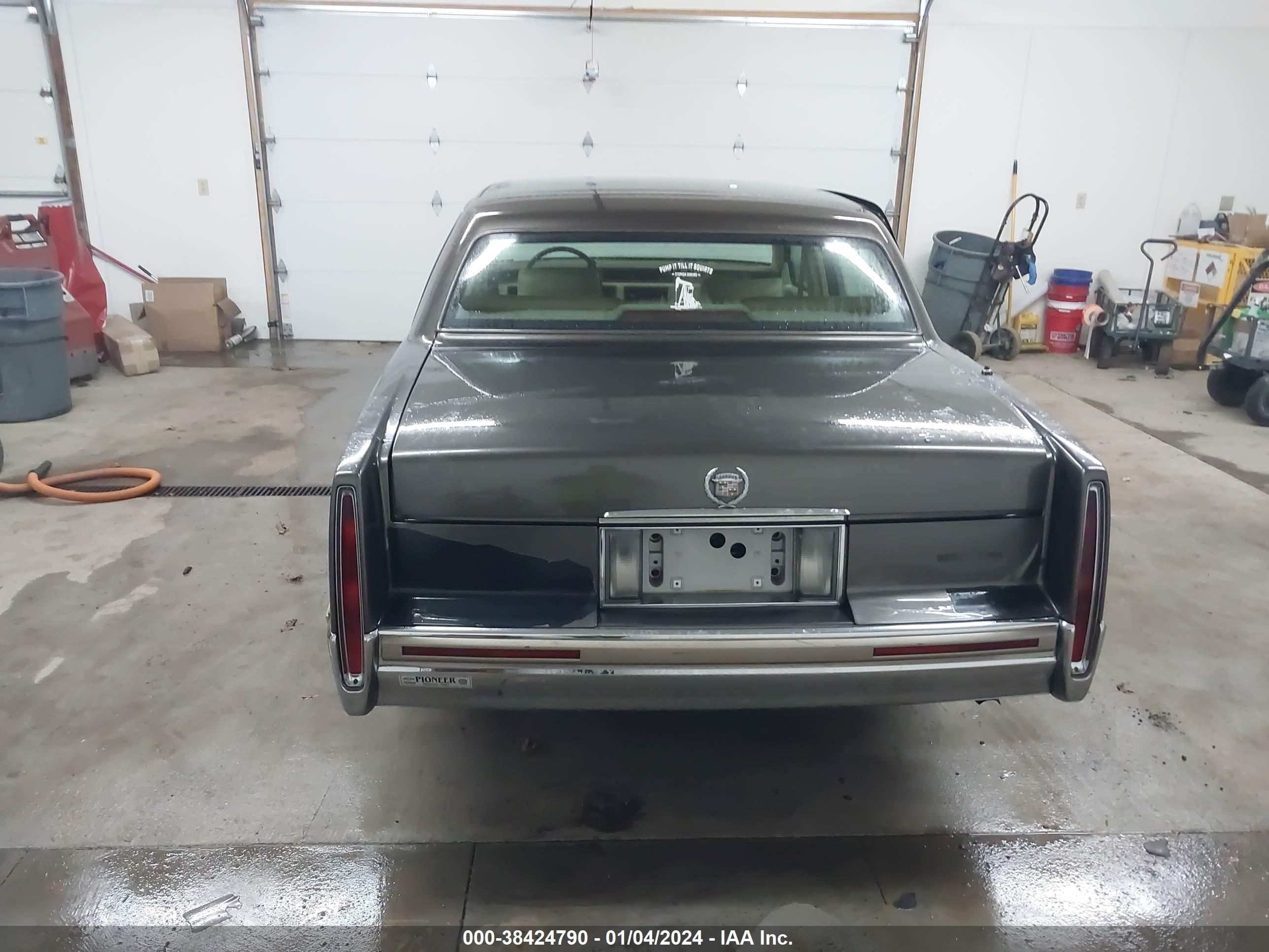 Photo 15 VIN: 1G6CD53B3P4295130 - CADILLAC DE VILLE 