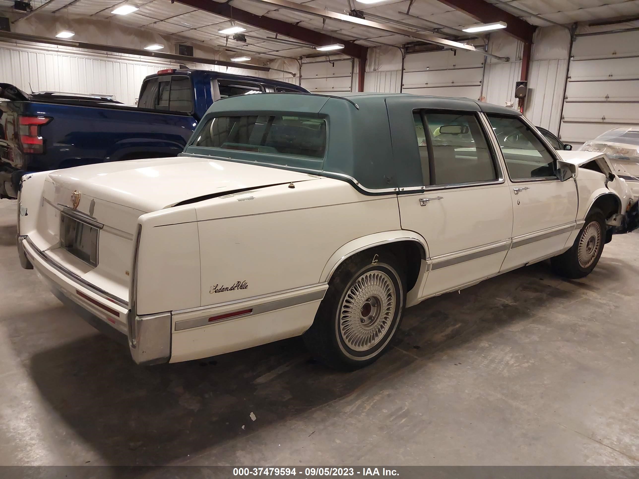 Photo 3 VIN: 1G6CD53B8P4297102 - CADILLAC DE VILLE 