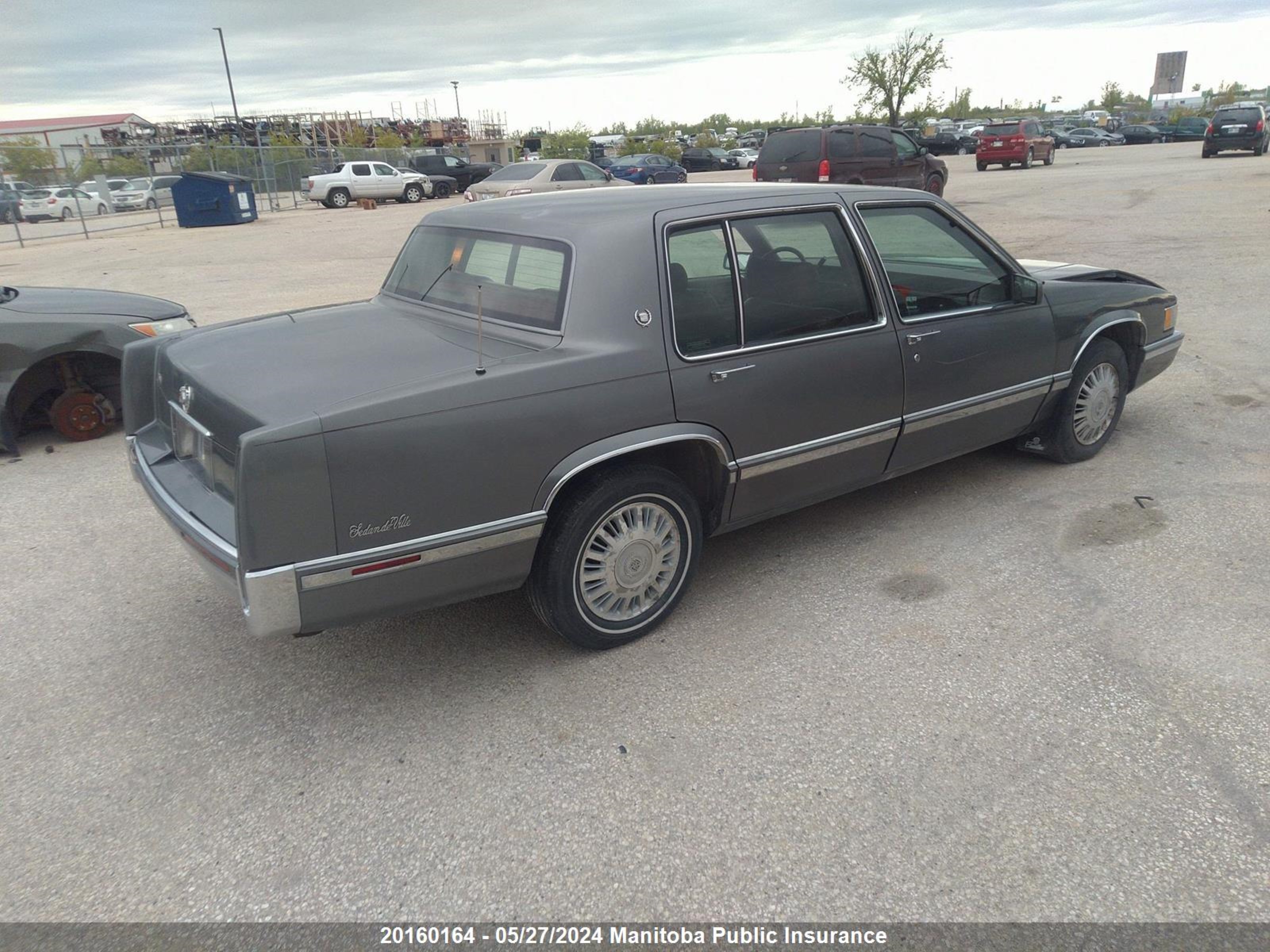 Photo 3 VIN: 1G6CD53BXN4308923 - CADILLAC DE VILLE 