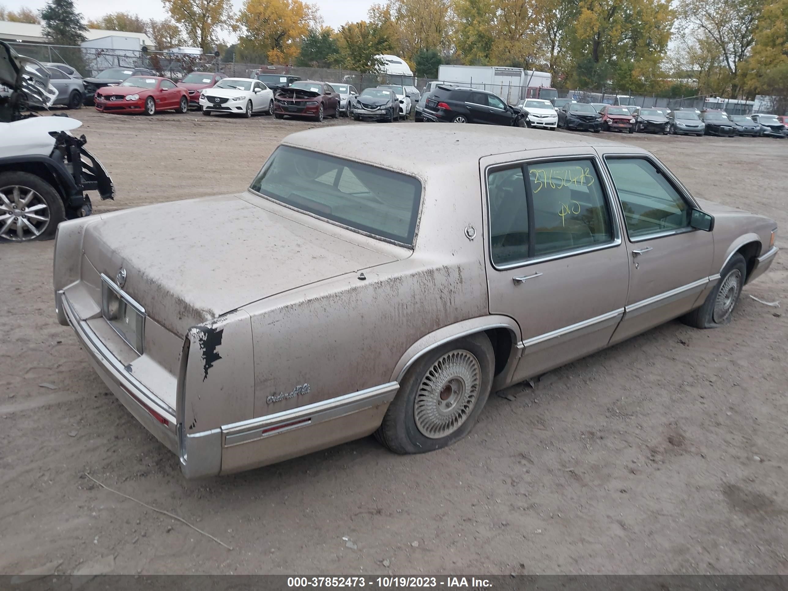 Photo 3 VIN: 1G6CD53BXP4268538 - CADILLAC DE VILLE 