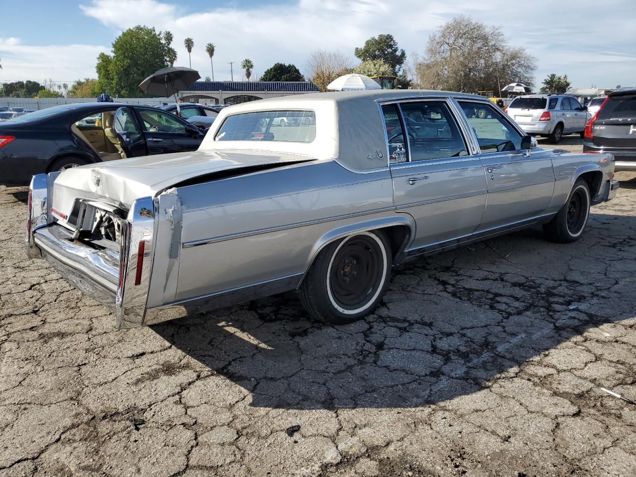 Photo 2 VIN: 1G6CN51Y4KR716306 - CADILLAC BROUGHAM 