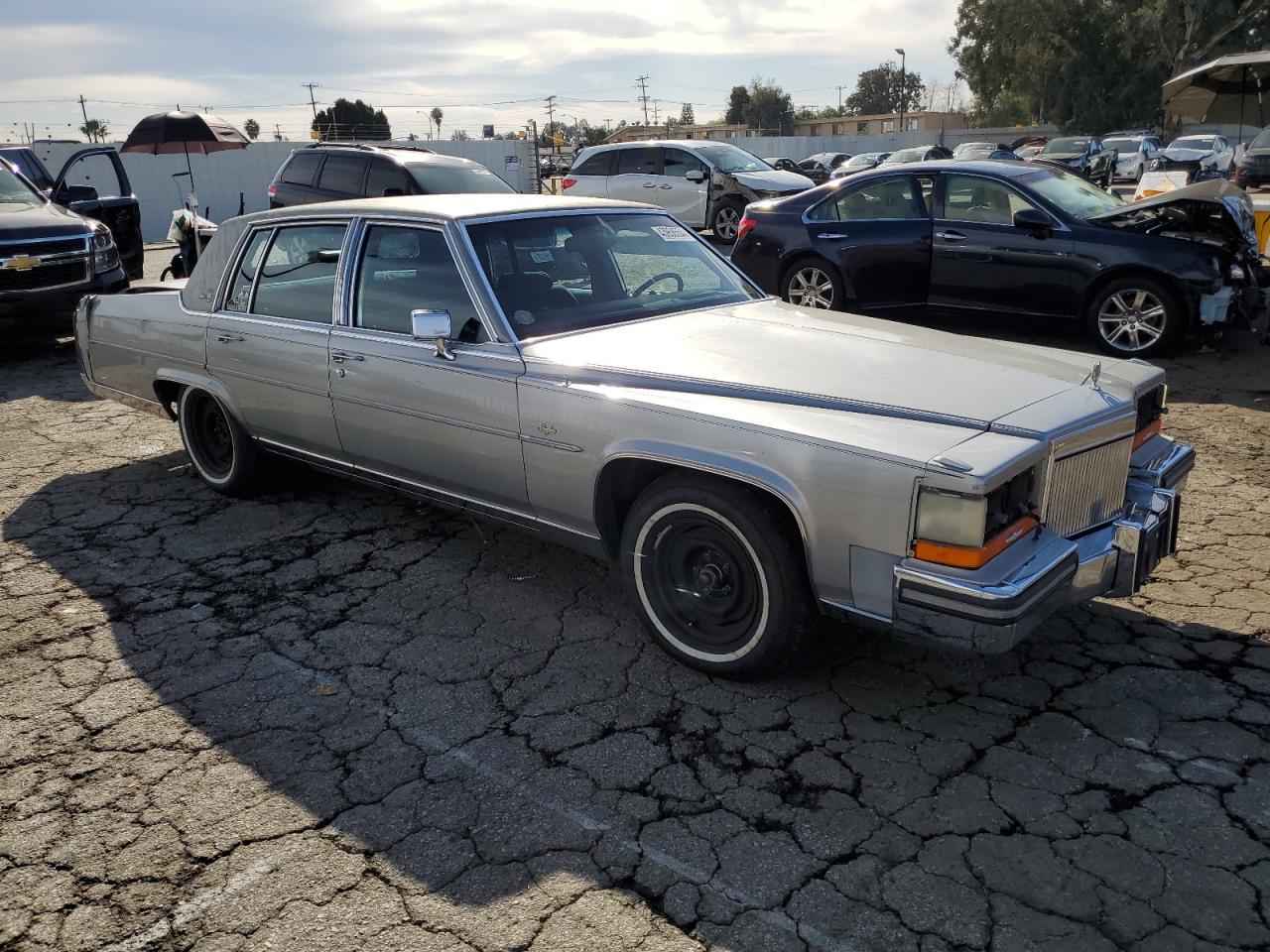 Photo 3 VIN: 1G6CN51Y4KR716306 - CADILLAC BROUGHAM 