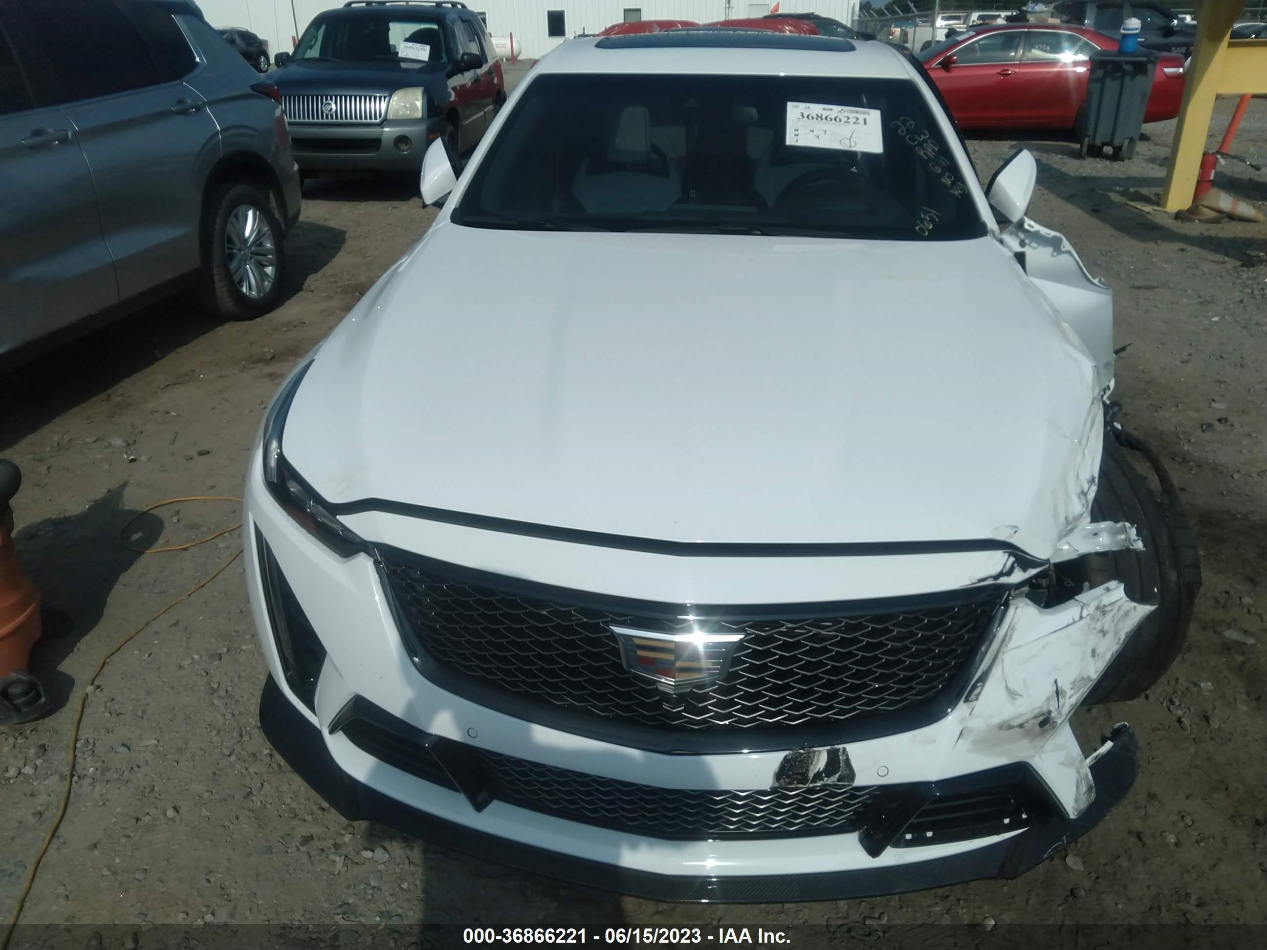 Photo 11 VIN: 1G6D35R63N0810651 - CADILLAC CT5-V 