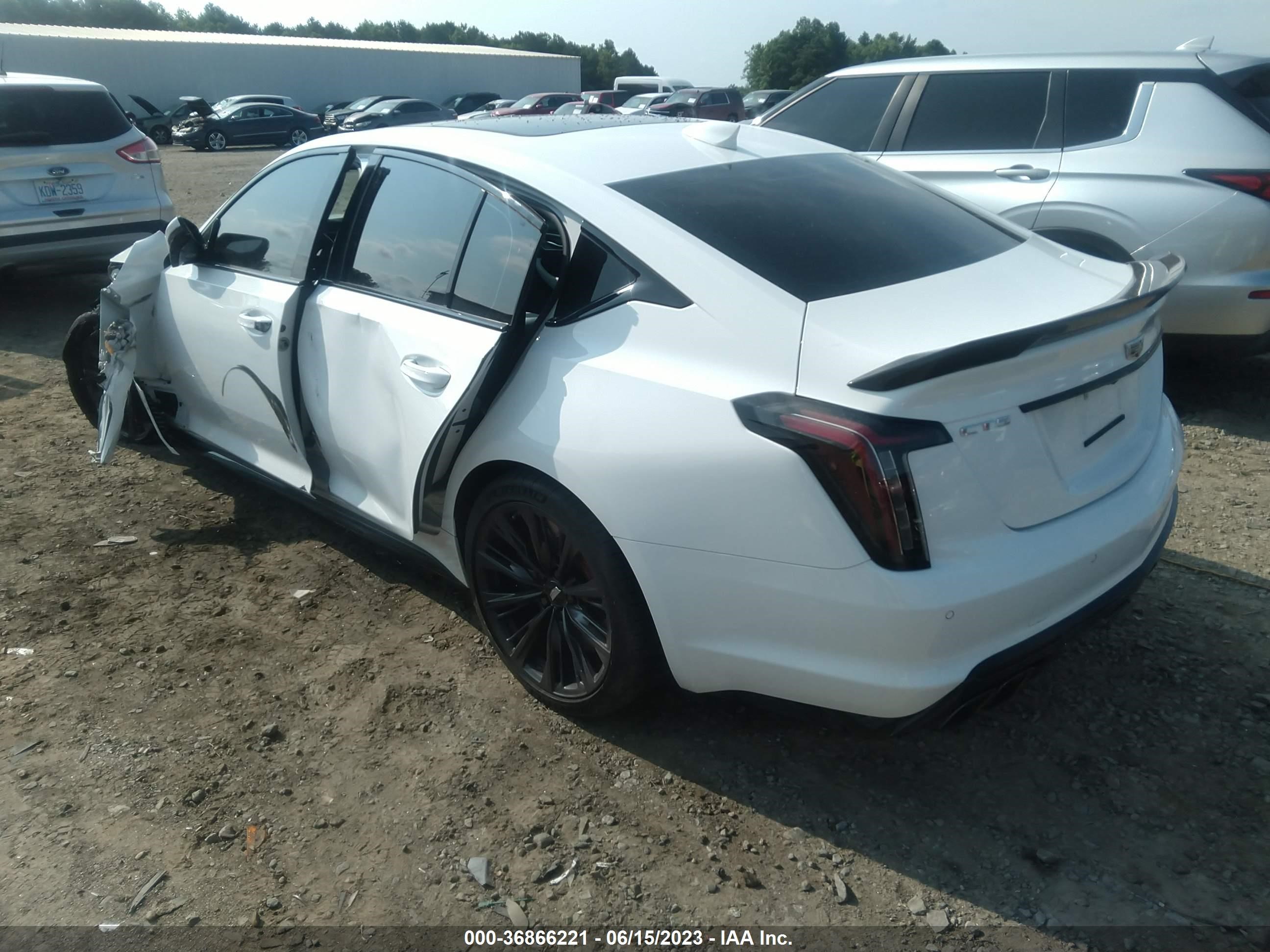 Photo 2 VIN: 1G6D35R63N0810651 - CADILLAC CT5-V 