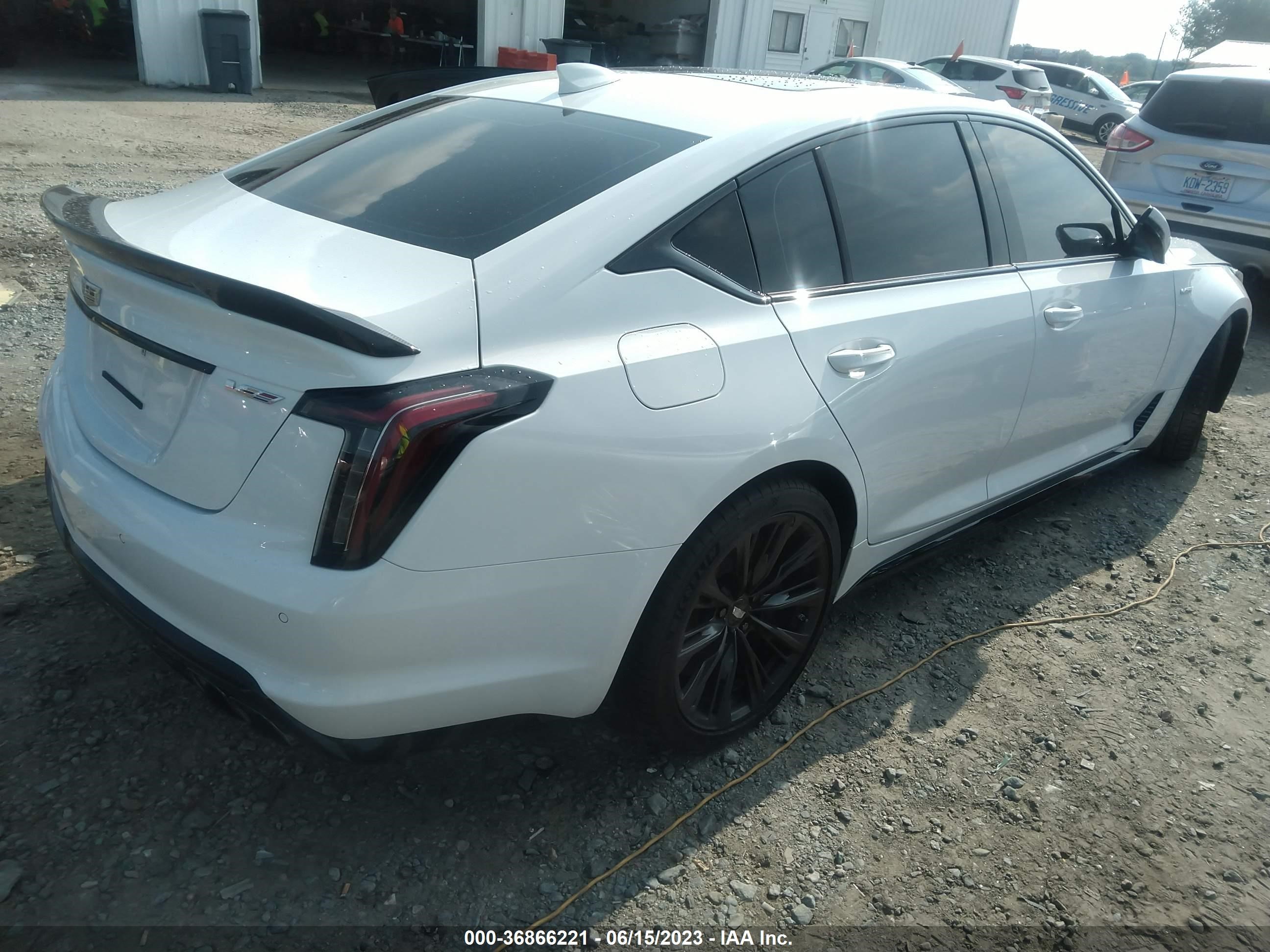 Photo 3 VIN: 1G6D35R63N0810651 - CADILLAC CT5-V 