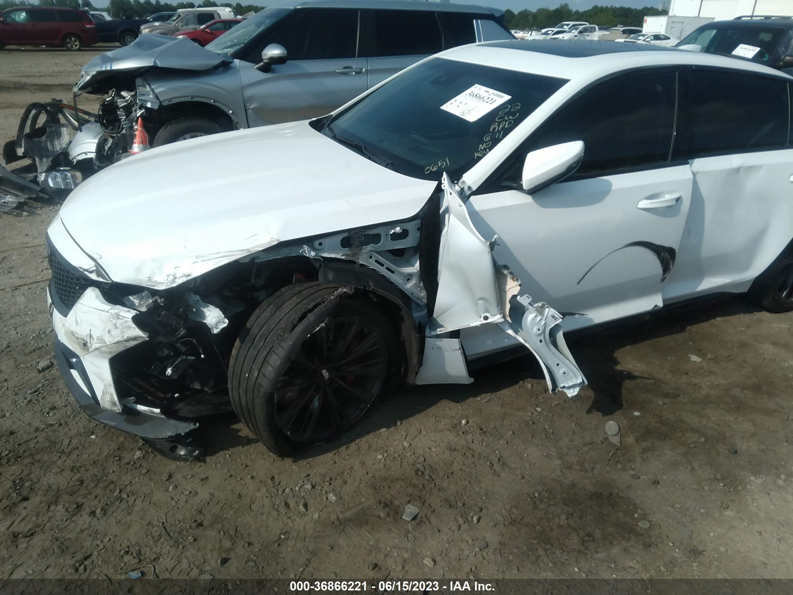 Photo 5 VIN: 1G6D35R63N0810651 - CADILLAC CT5-V 