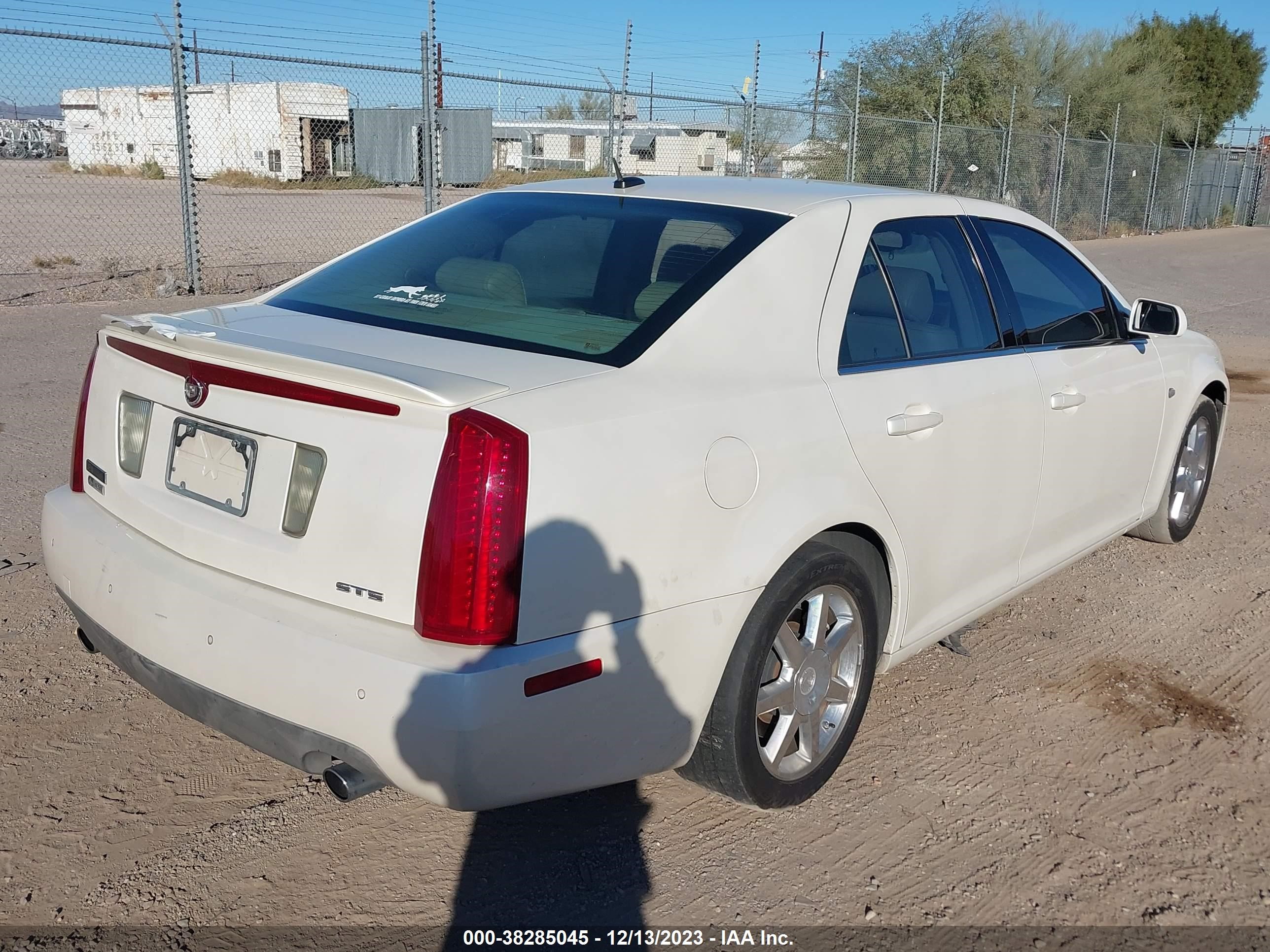 Photo 3 VIN: 1G6DC67A250182756 - CADILLAC STS 