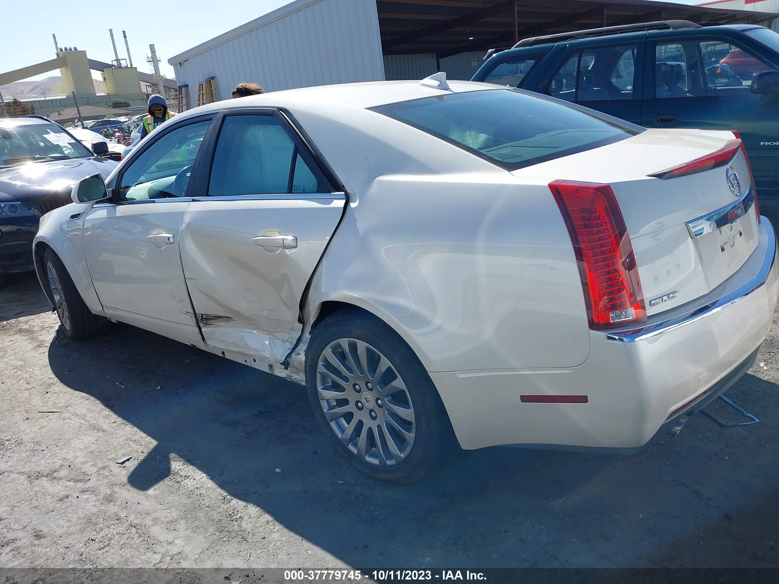 Photo 2 VIN: 1G6DJ5E32D0170139 - CADILLAC CTS 