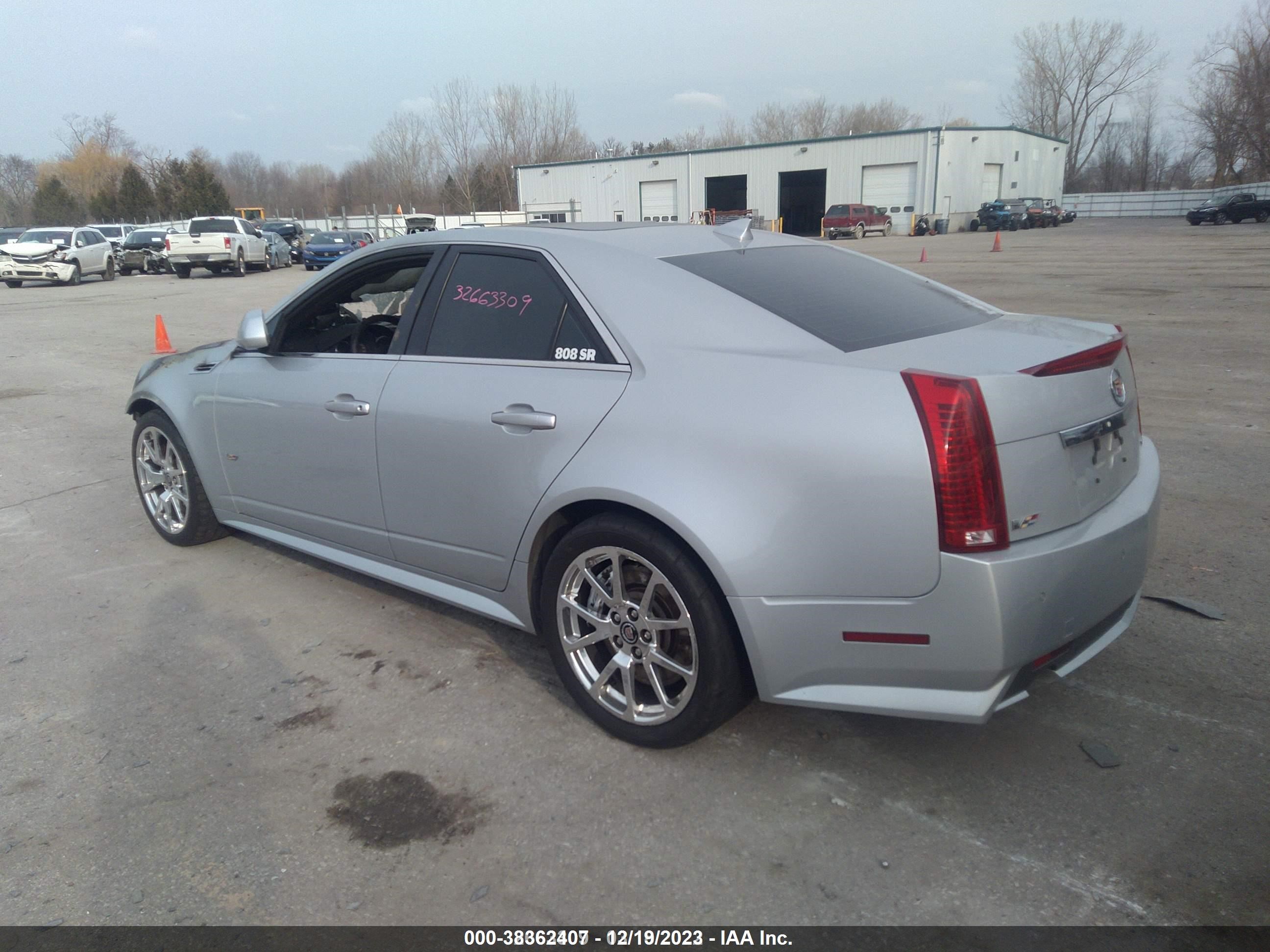 Photo 2 VIN: 1G6DN57P090161497 - CADILLAC CTS-V 