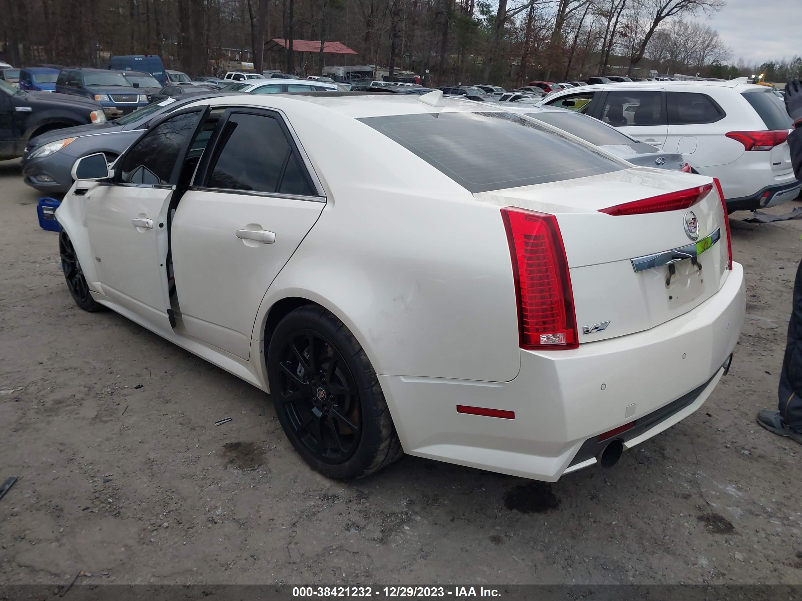 Photo 2 VIN: 1G6DN57P890154894 - CADILLAC CTS-V 