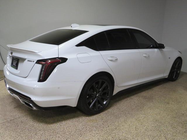 Photo 2 VIN: 1G6DP5RK1N0120981 - CADILLAC CT5 