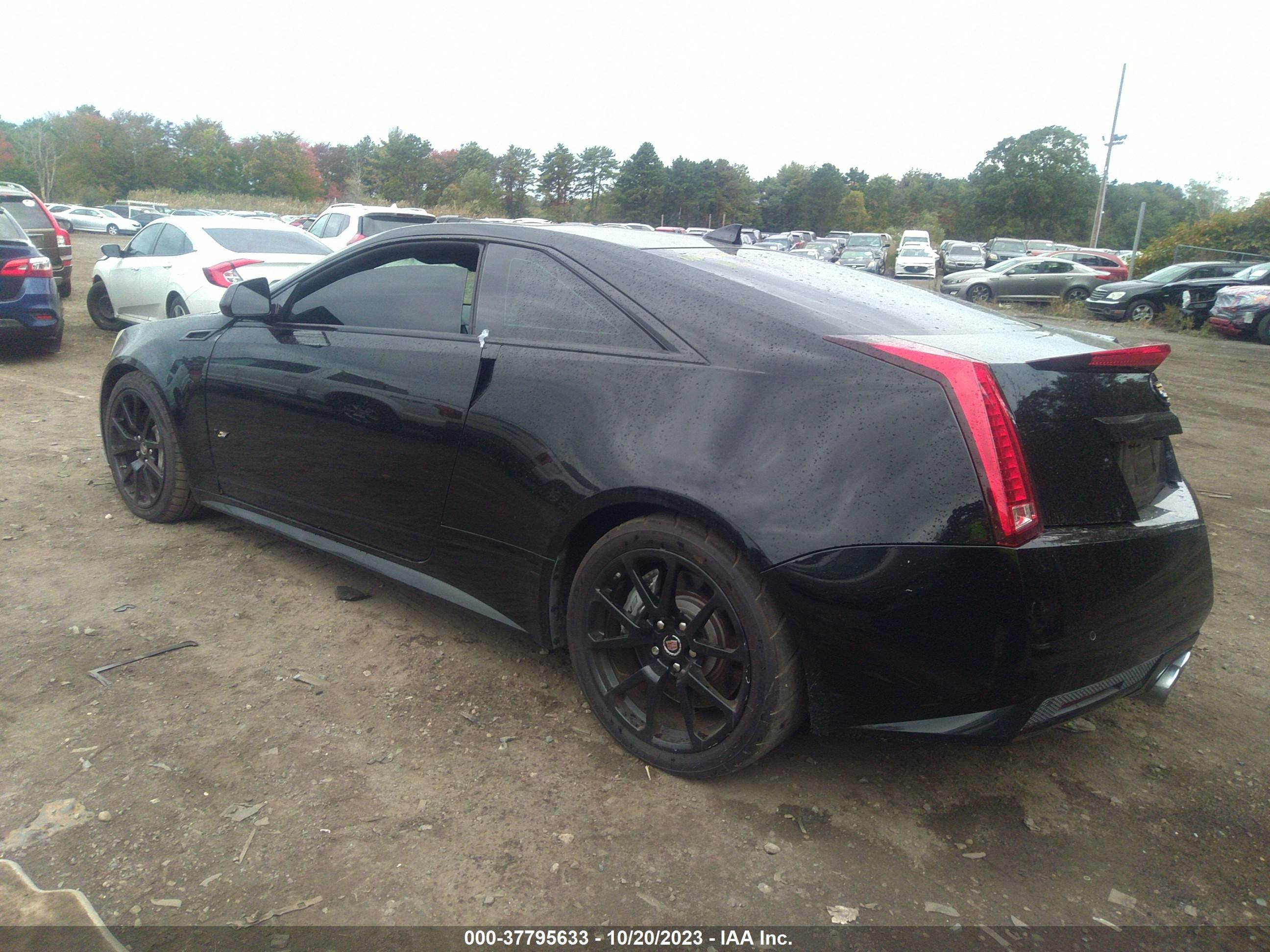 Photo 2 VIN: 1G6DV1EP3B0154612 - CADILLAC CTS-V 