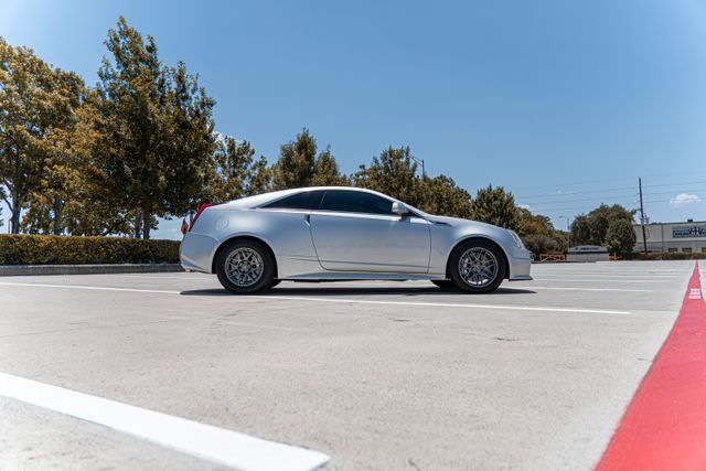 Photo 2 VIN: 1G6DV1EP9B0166909 - CADILLAC CTS-V COUPE 