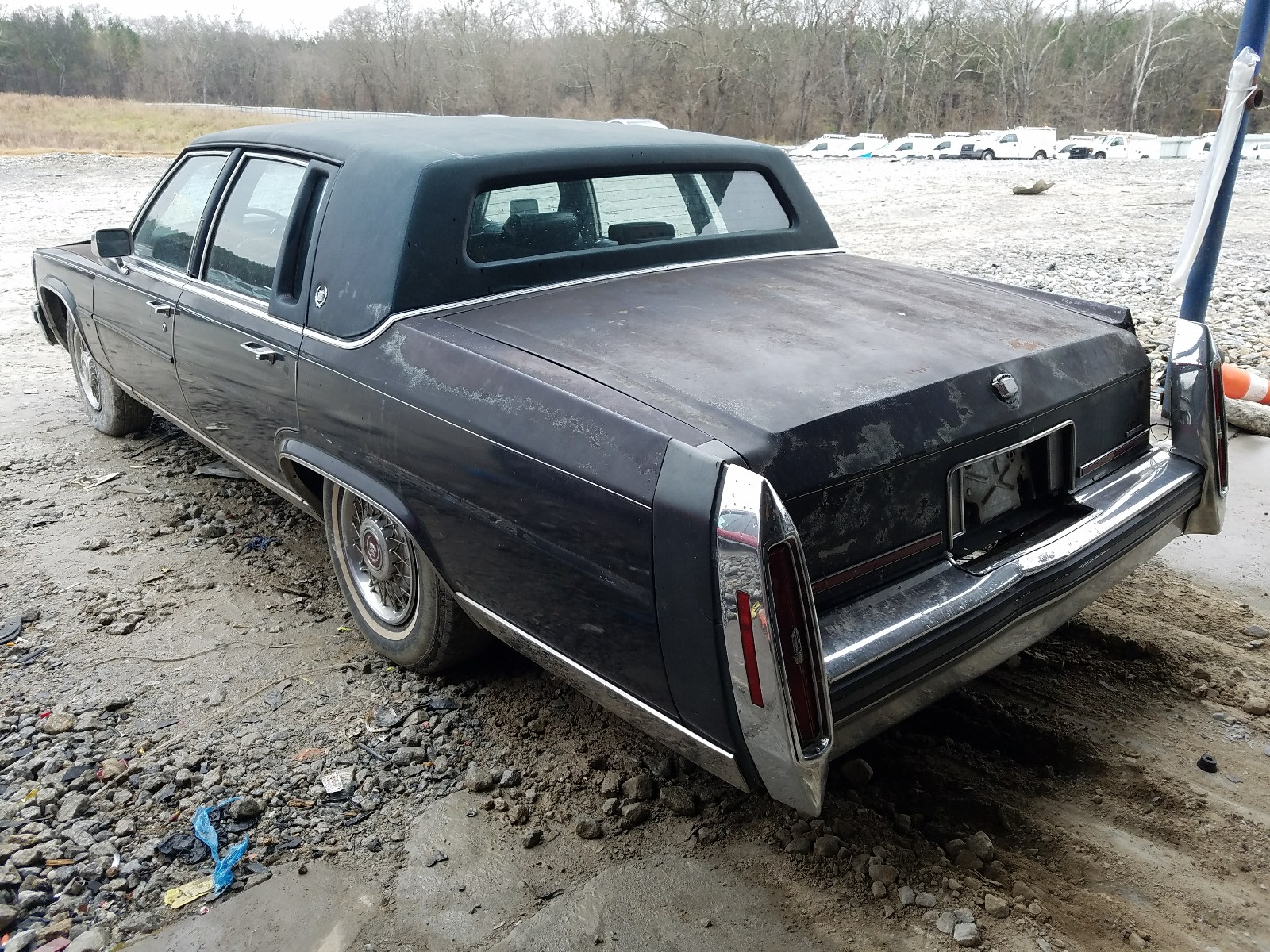 Photo 2 VIN: 1G6DW51Y0JR756283 - CADILLAC BROUGHAM 