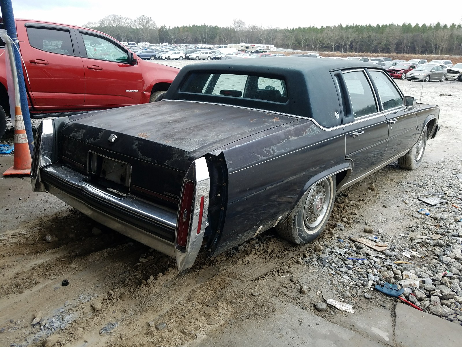 Photo 3 VIN: 1G6DW51Y0JR756283 - CADILLAC BROUGHAM 