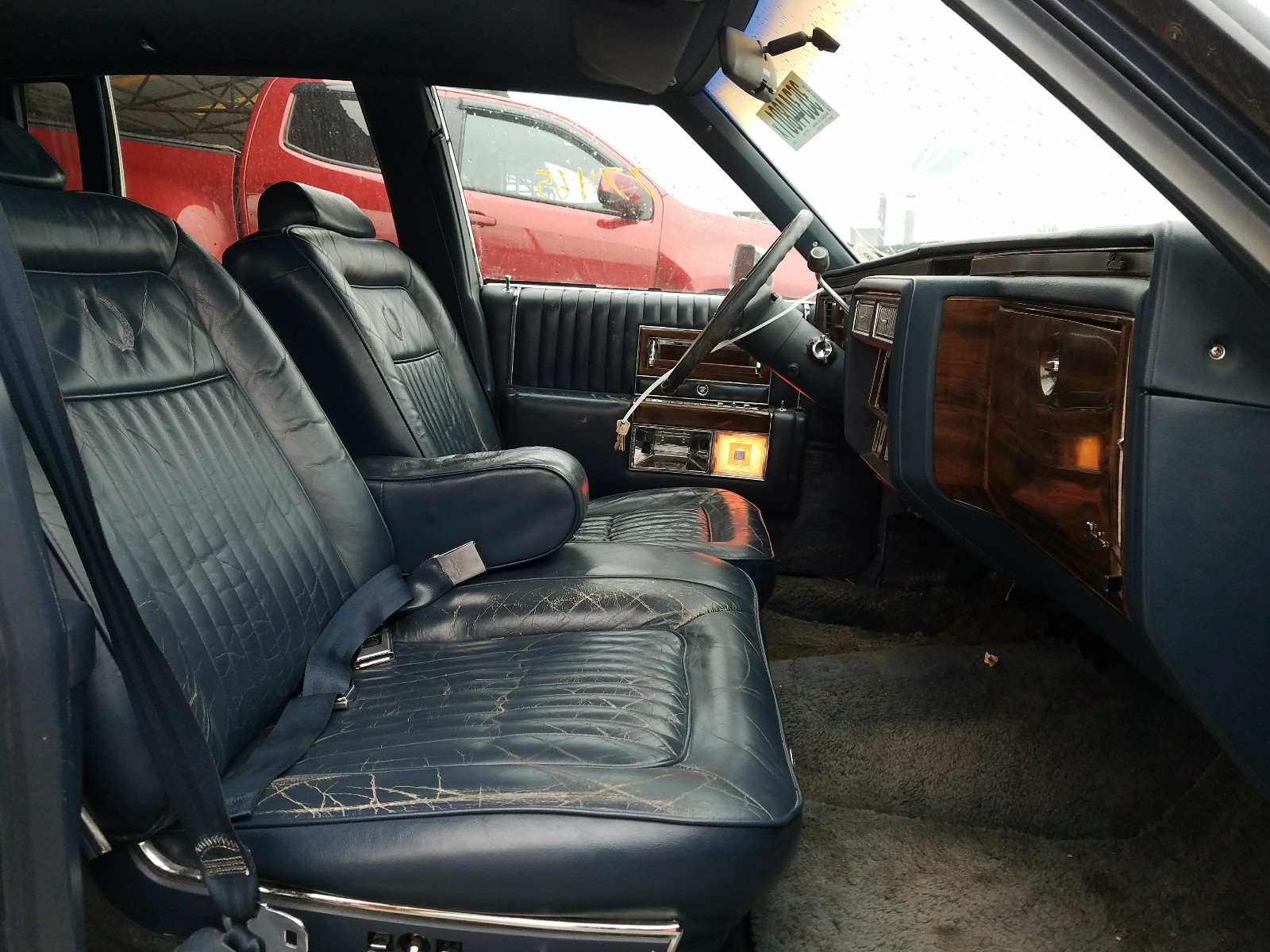 Photo 4 VIN: 1G6DW51Y0JR756283 - CADILLAC BROUGHAM 