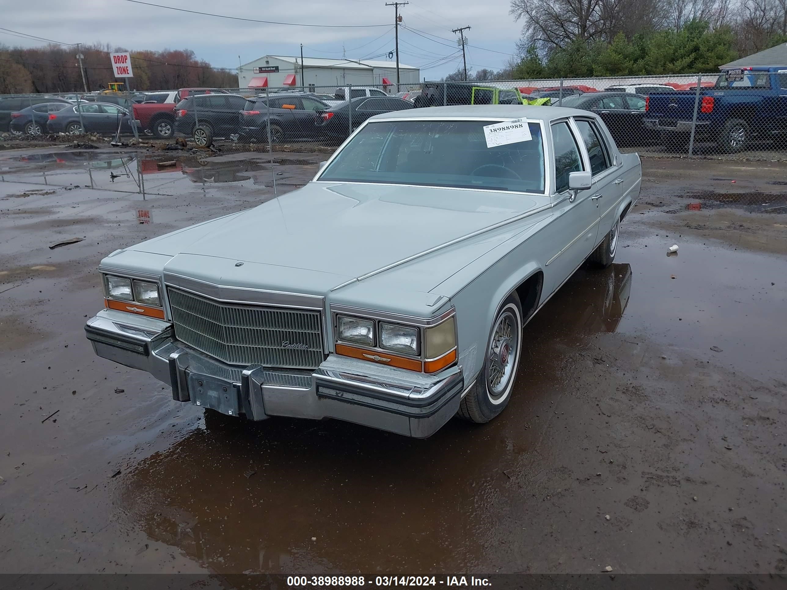 Photo 2 VIN: 1G6DW51Y3JR750414 - CADILLAC BROUGHAM 