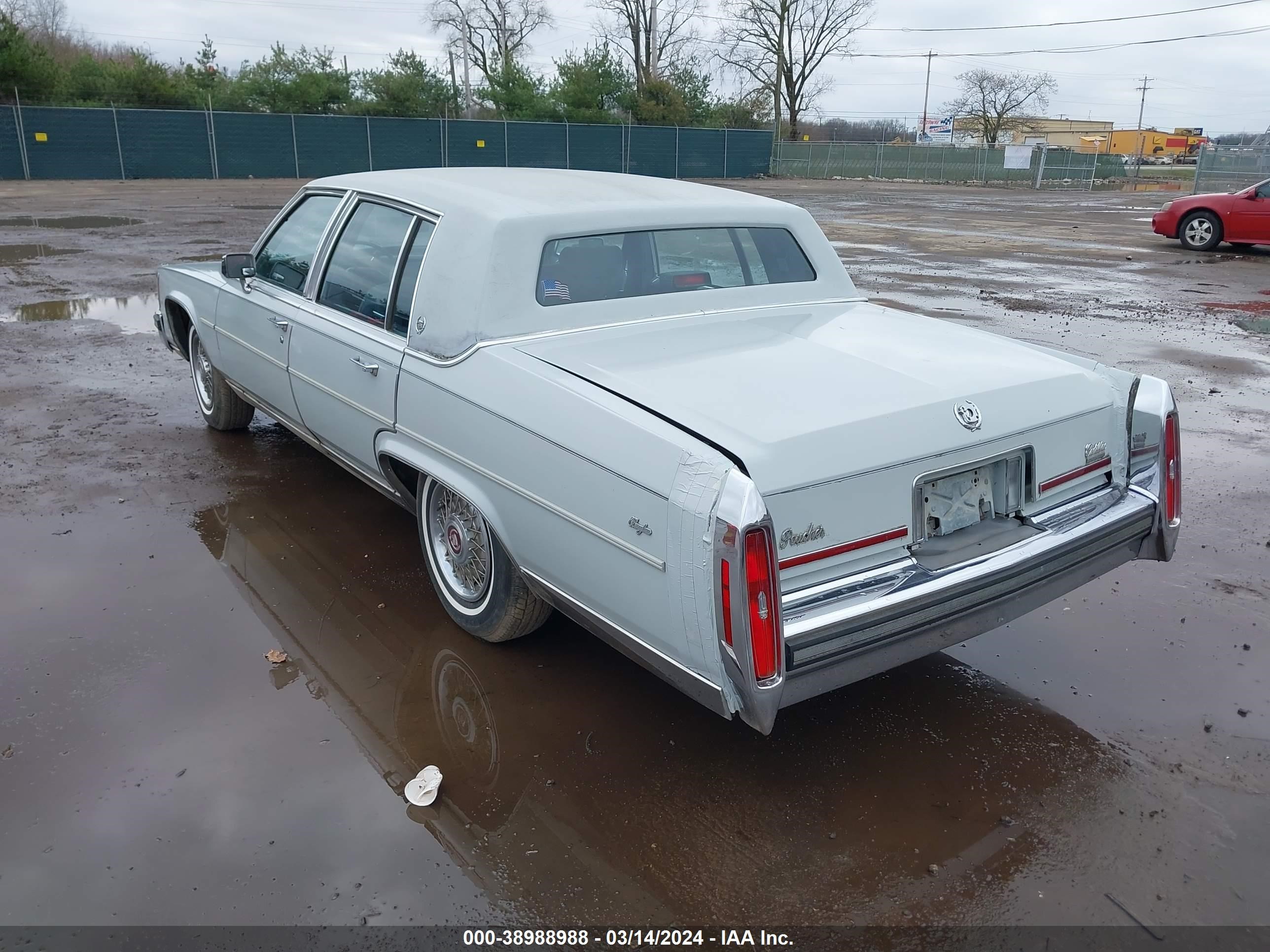 Photo 3 VIN: 1G6DW51Y3JR750414 - CADILLAC BROUGHAM 