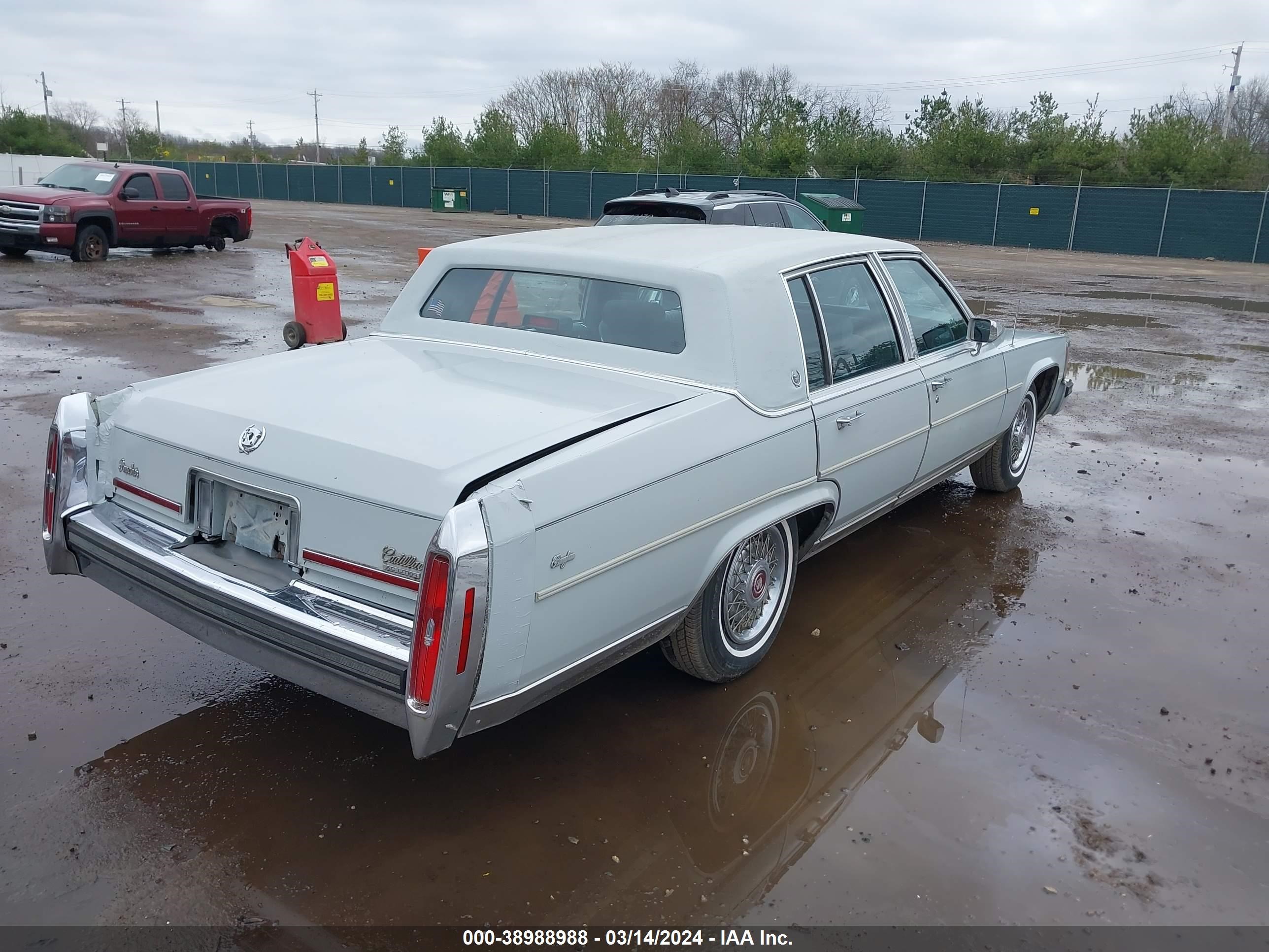 Photo 4 VIN: 1G6DW51Y3JR750414 - CADILLAC BROUGHAM 