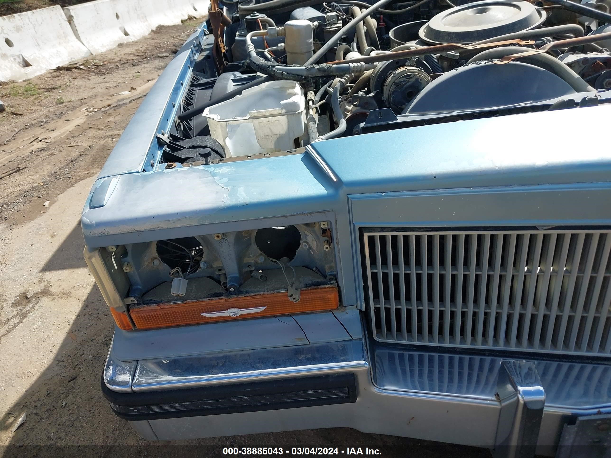 Photo 11 VIN: 1G6DW51Y3KR705555 - CADILLAC BROUGHAM 