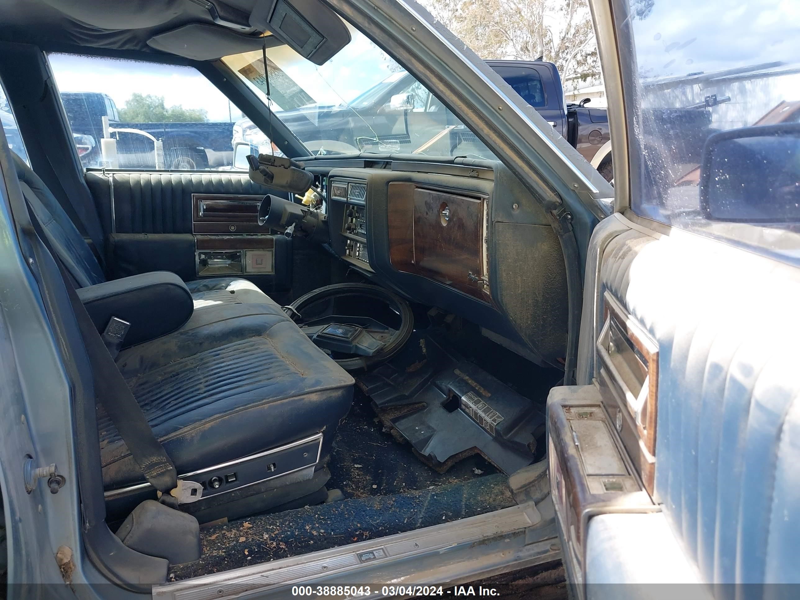 Photo 4 VIN: 1G6DW51Y3KR705555 - CADILLAC BROUGHAM 