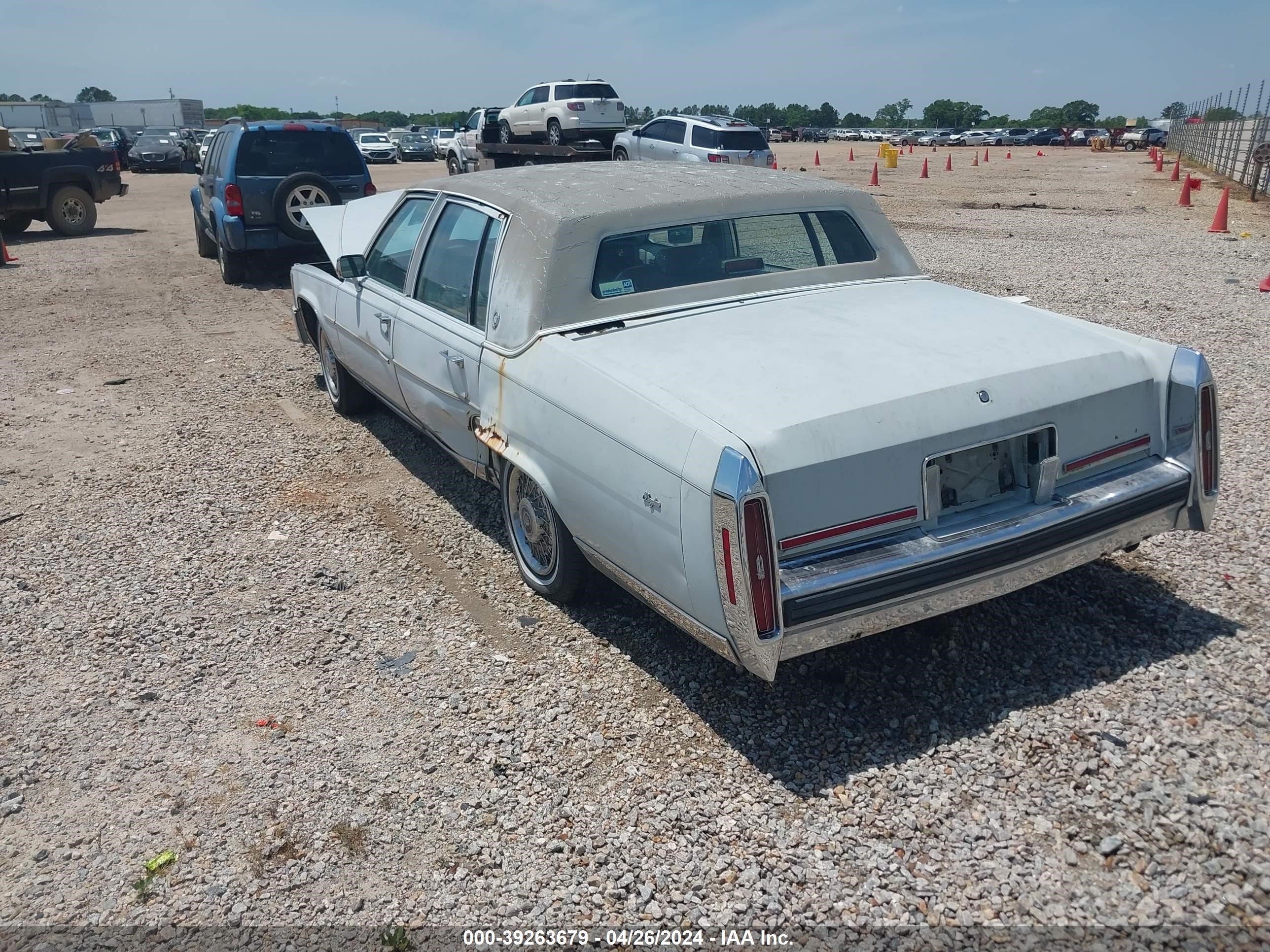 Photo 2 VIN: 1G6DW51Y8H9711053 - CADILLAC BROUGHAM 