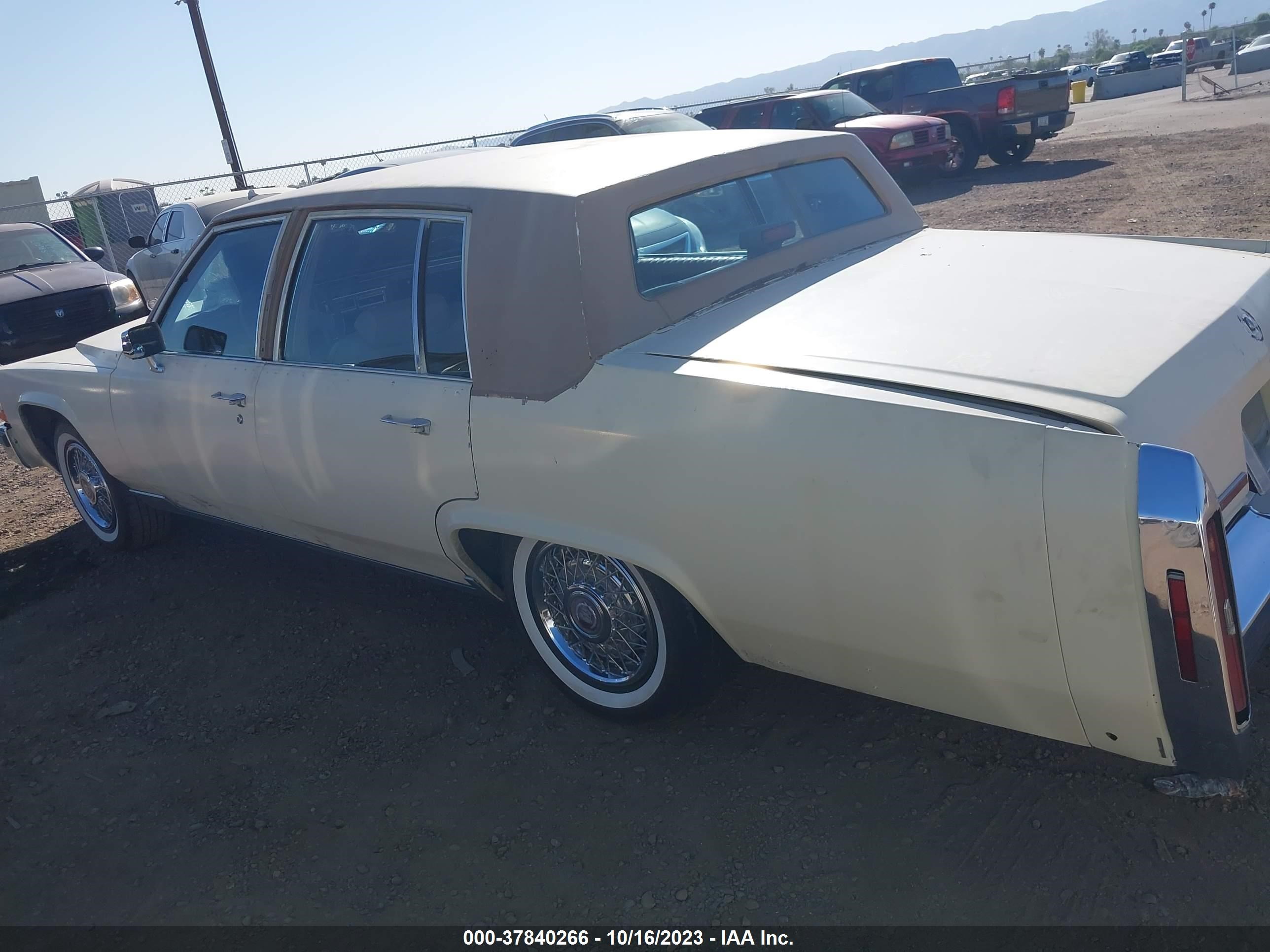 Photo 2 VIN: 1G6DW51Y8H9714163 - CADILLAC BROUGHAM 