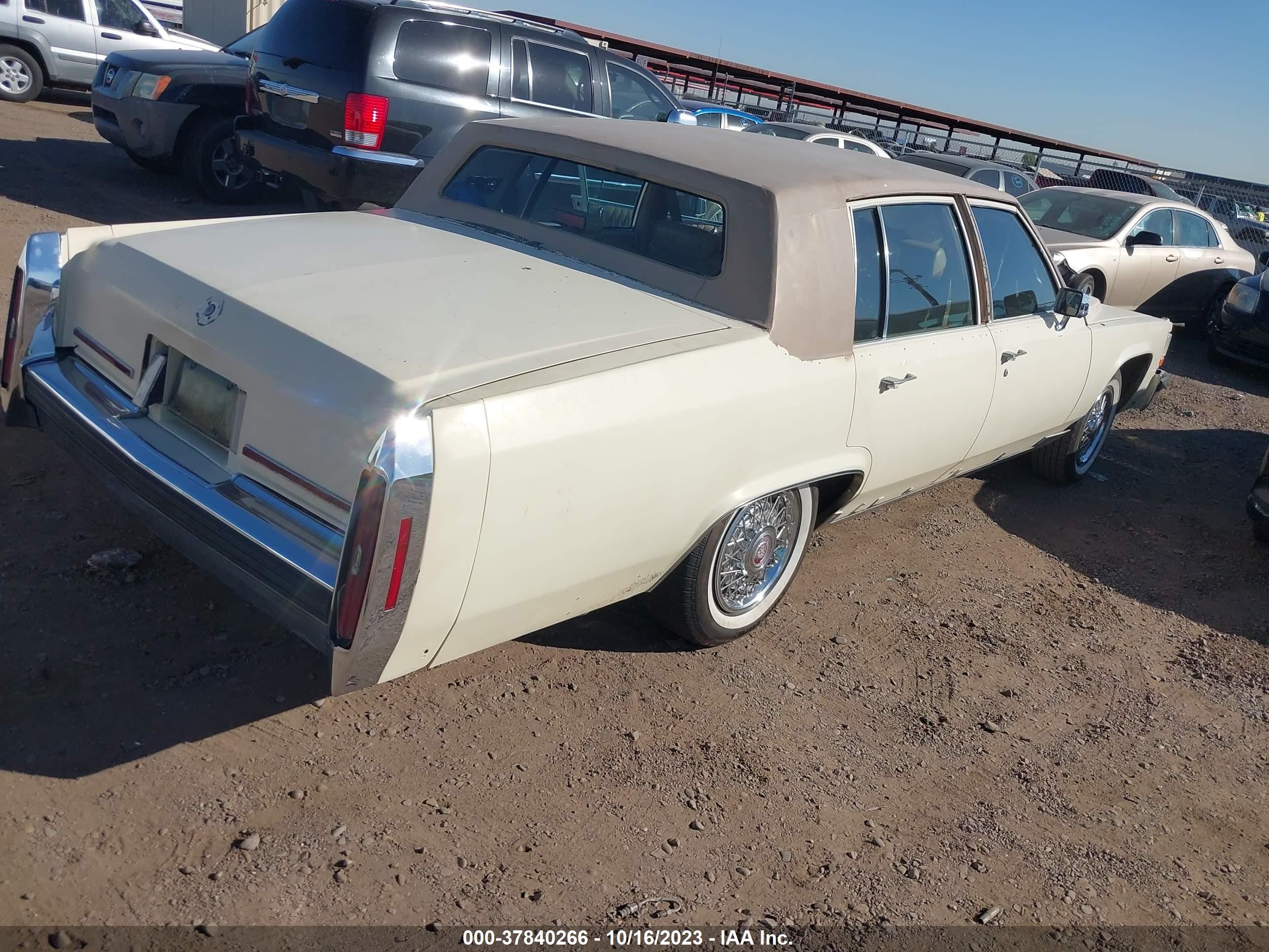 Photo 3 VIN: 1G6DW51Y8H9714163 - CADILLAC BROUGHAM 