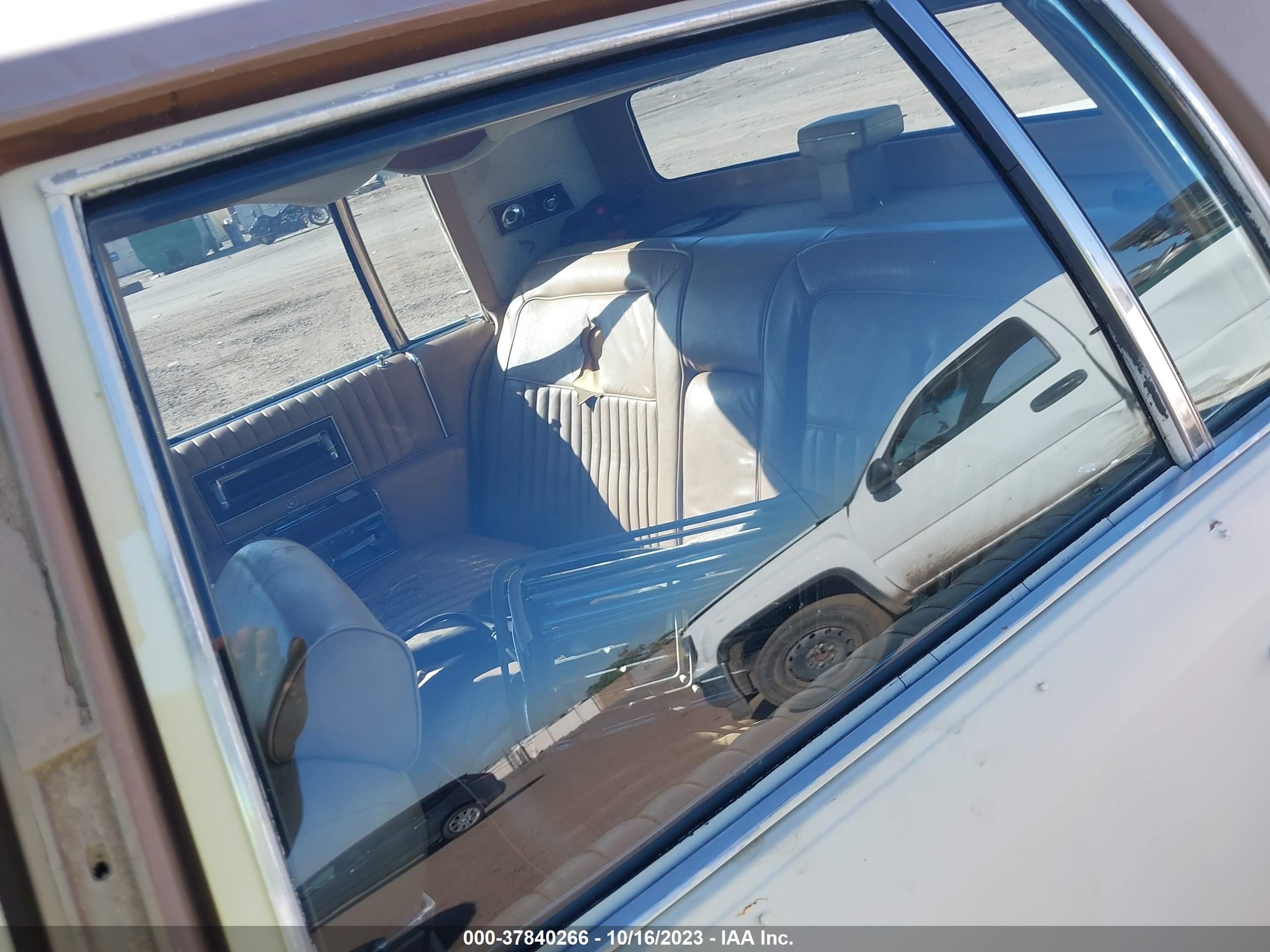 Photo 5 VIN: 1G6DW51Y8H9714163 - CADILLAC BROUGHAM 