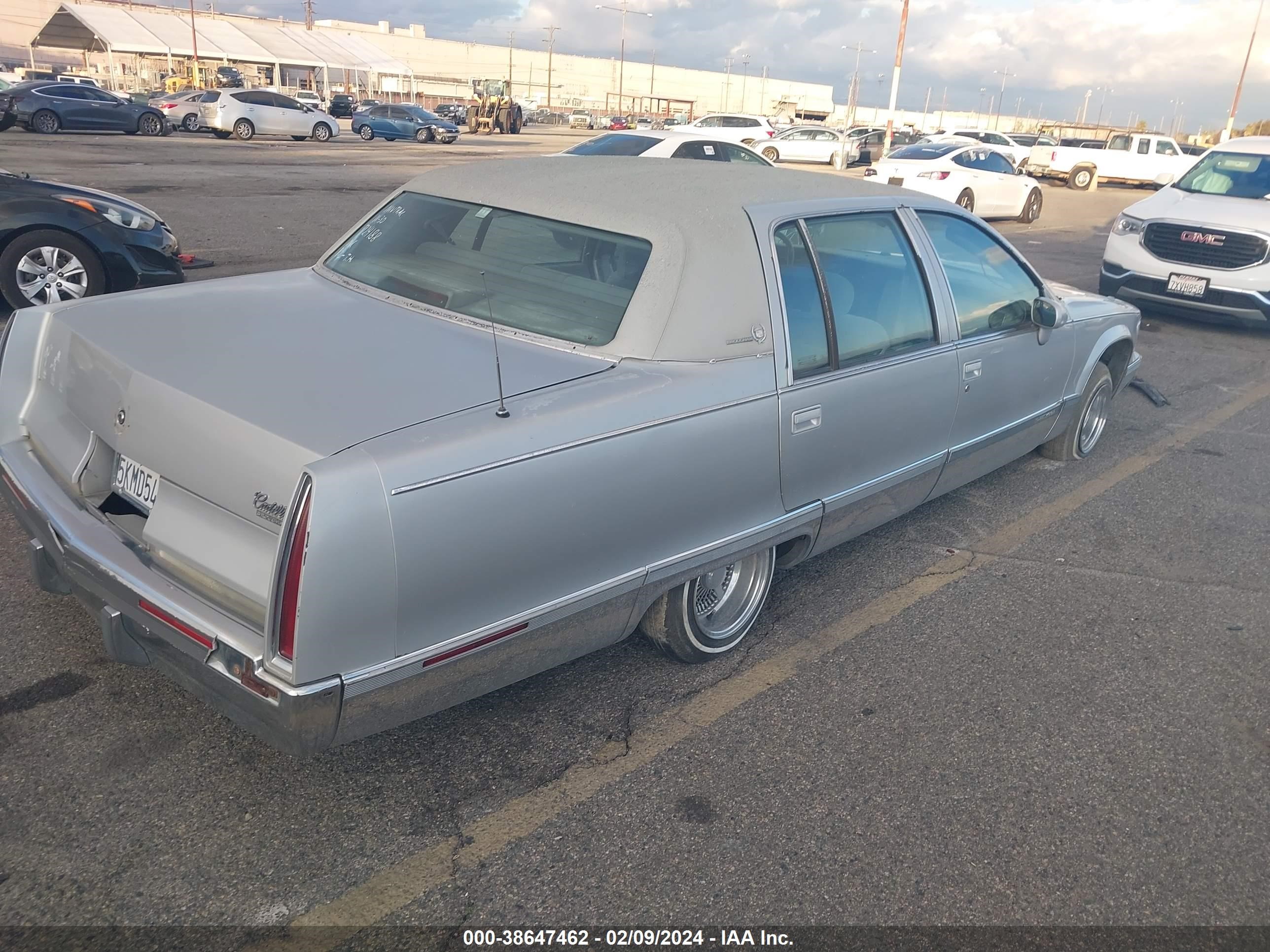 Photo 3 VIN: 1G6DW5272PR724188 - CADILLAC FLEETWOOD 