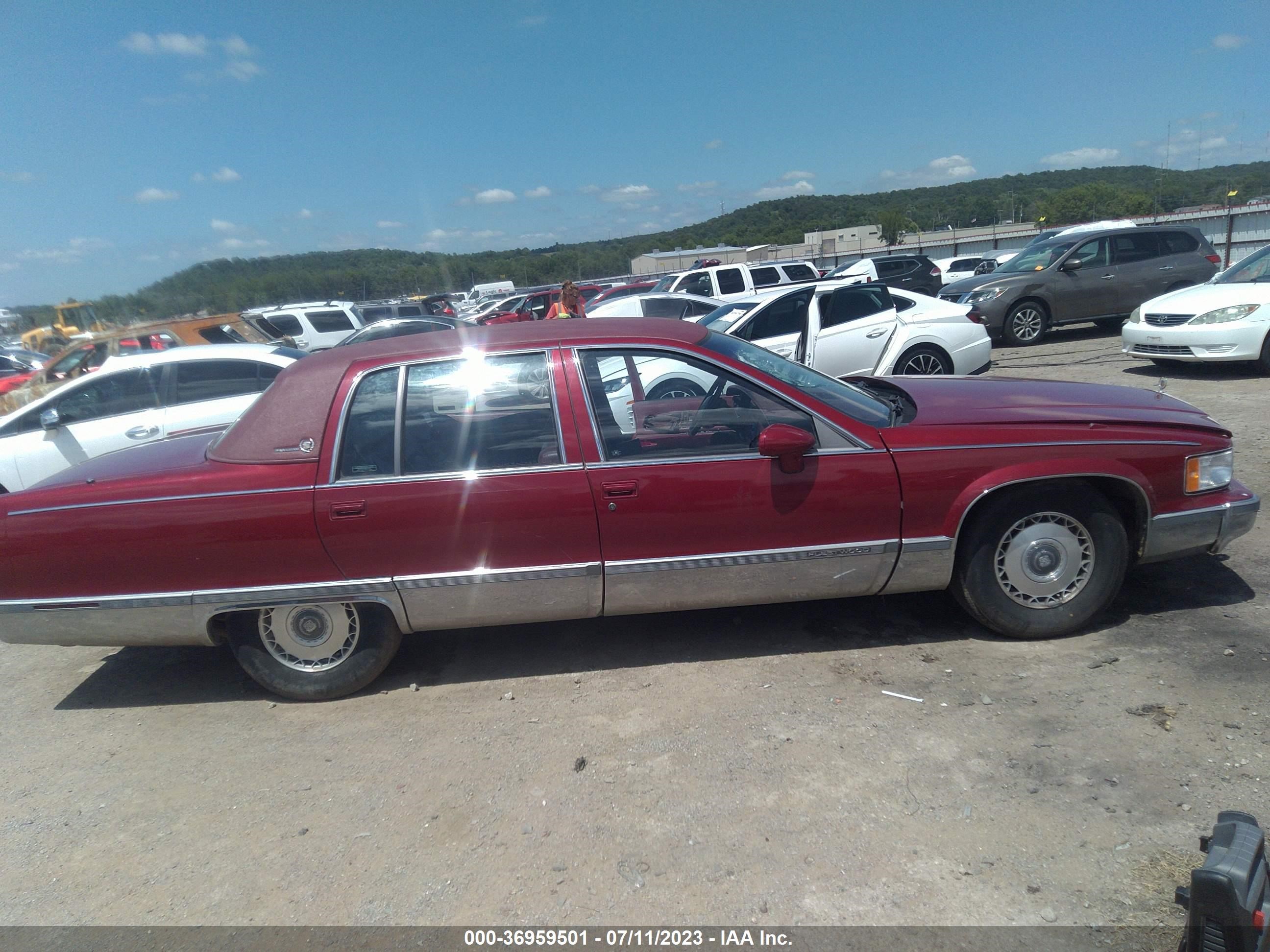 Photo 13 VIN: 1G6DW527XPR701435 - CADILLAC FLEETWOOD 