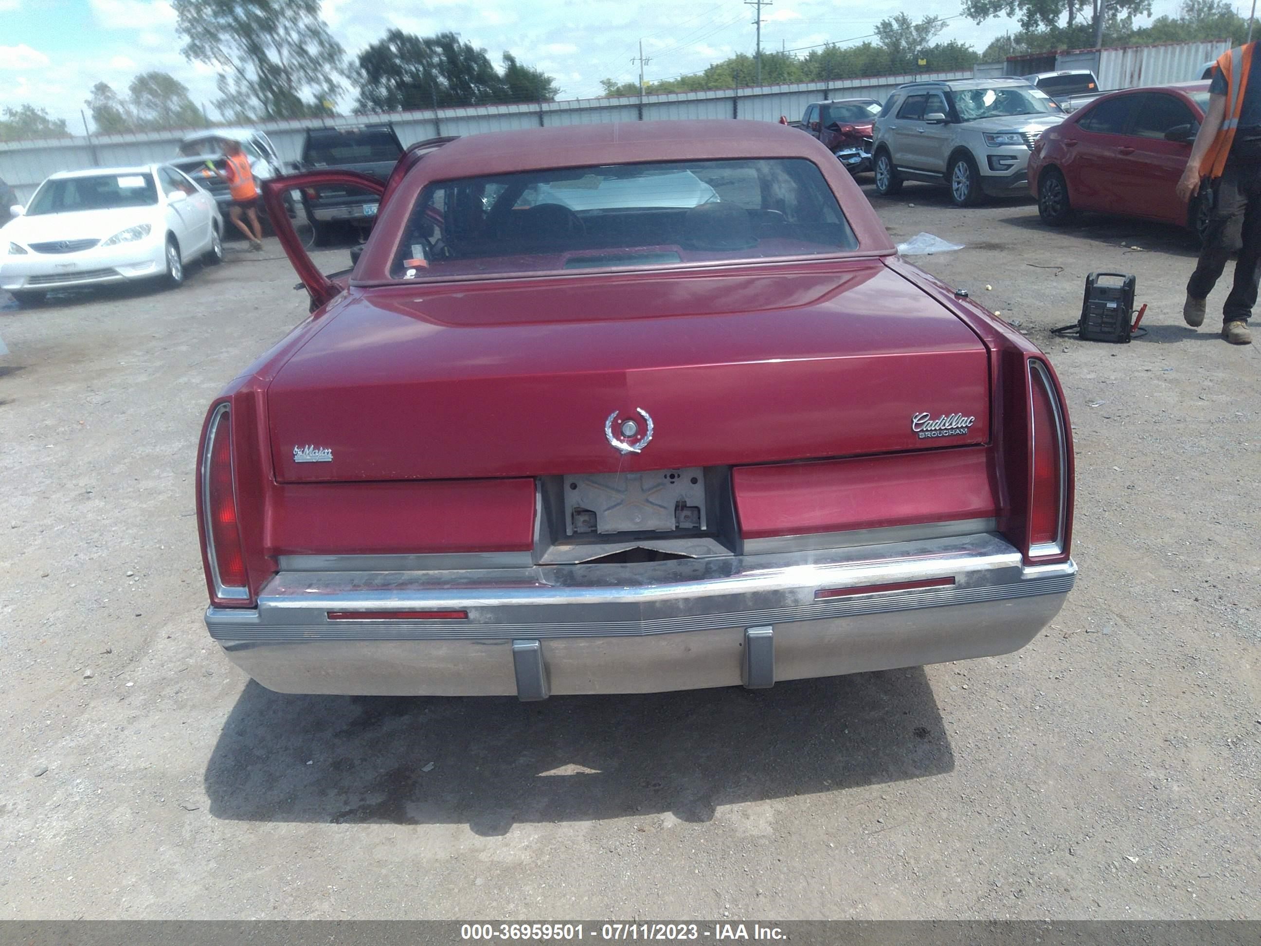 Photo 16 VIN: 1G6DW527XPR701435 - CADILLAC FLEETWOOD 