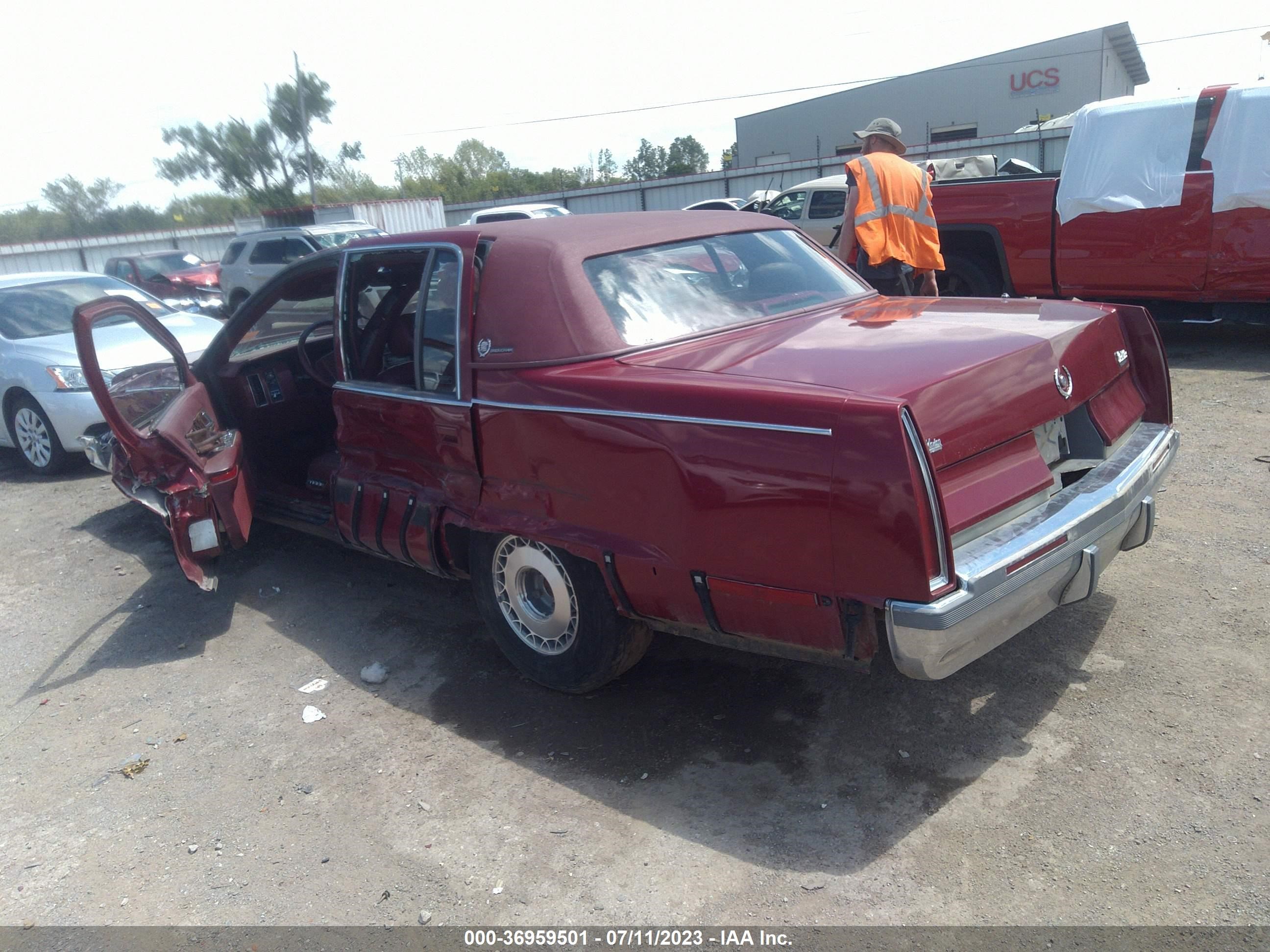 Photo 2 VIN: 1G6DW527XPR701435 - CADILLAC FLEETWOOD 