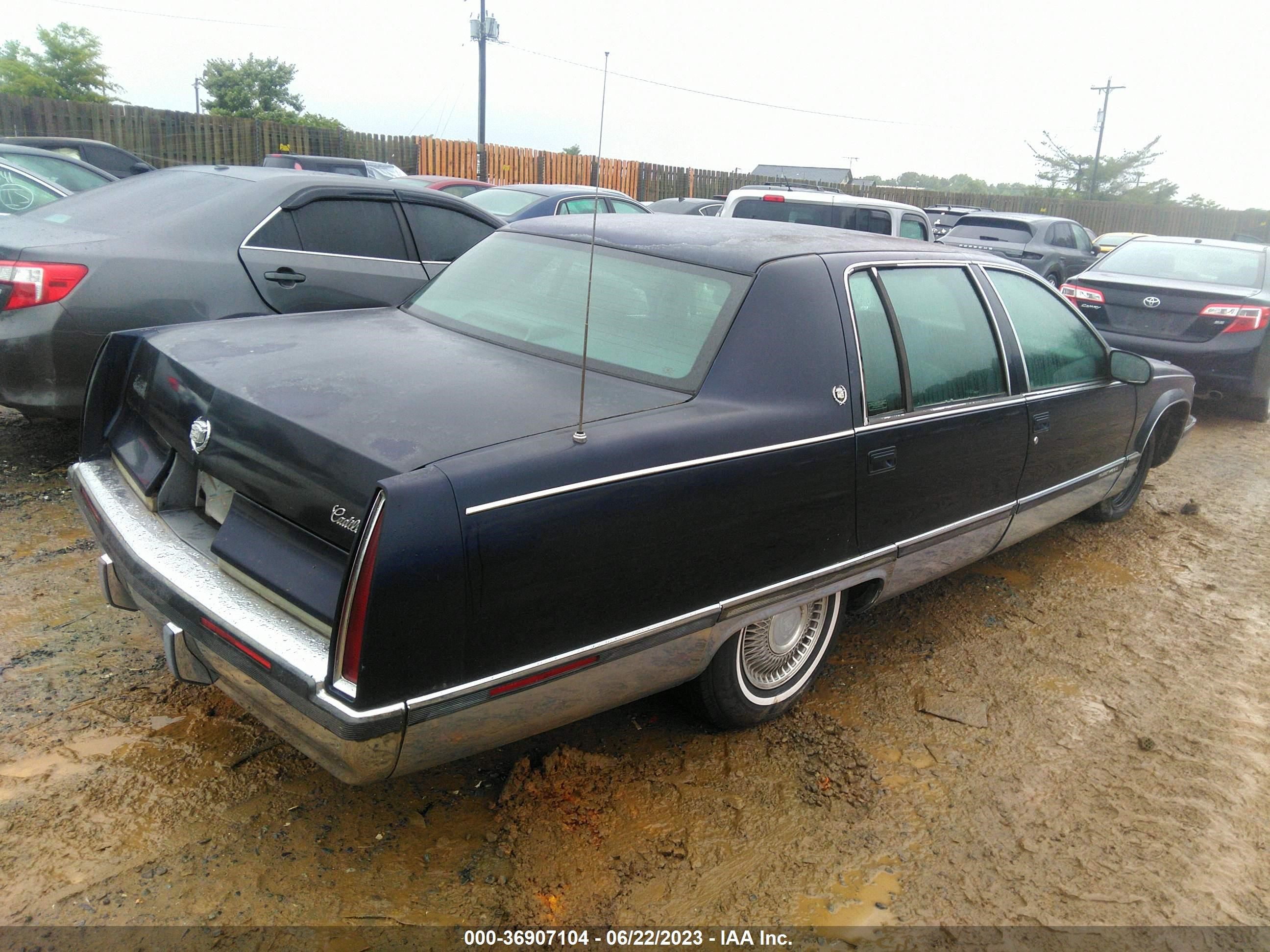 Photo 3 VIN: 1G6DW52P5SR710679 - CADILLAC FLEETWOOD 