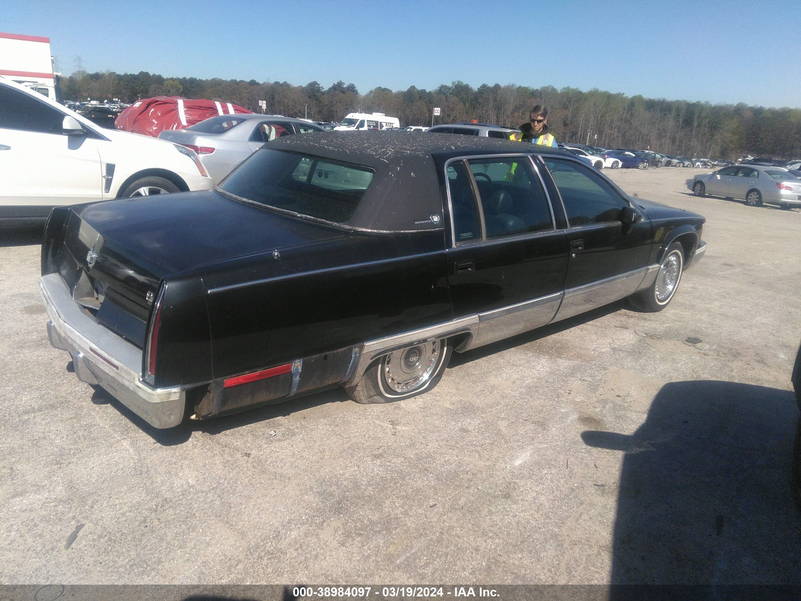 Photo 3 VIN: 1G6DW52P6RR726092 - CADILLAC FLEETWOOD 