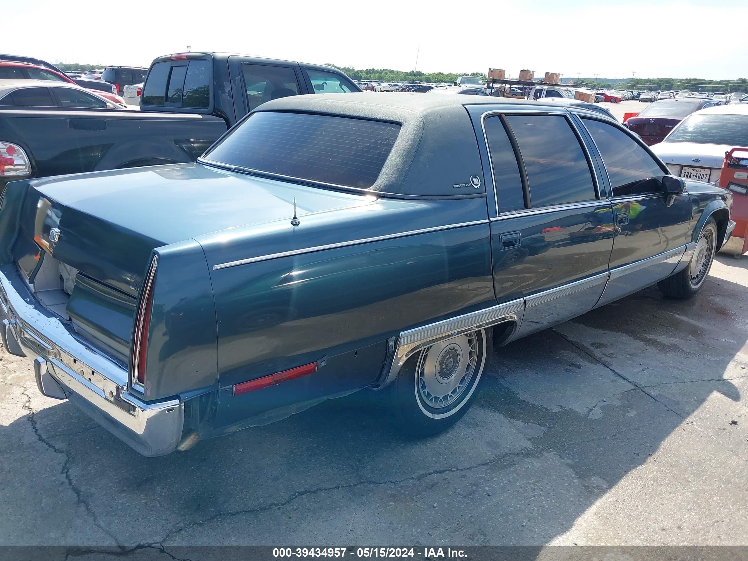 Photo 3 VIN: 1G6DW52P8RR726756 - CADILLAC FLEETWOOD 