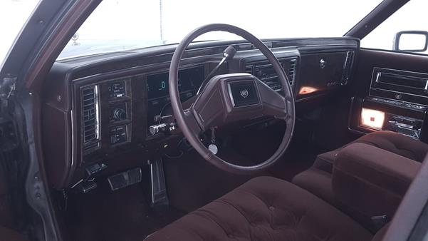 Photo 11 VIN: 1G6DW5471NR704377 - CADILLAC BROUGHAM 