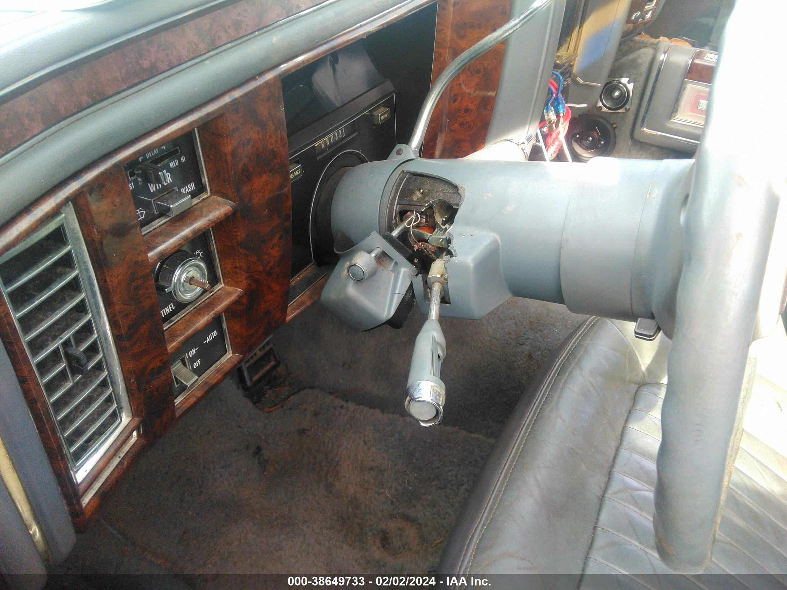 Photo 5 VIN: 1G6DW5473NR703277 - CADILLAC BROUGHAM 