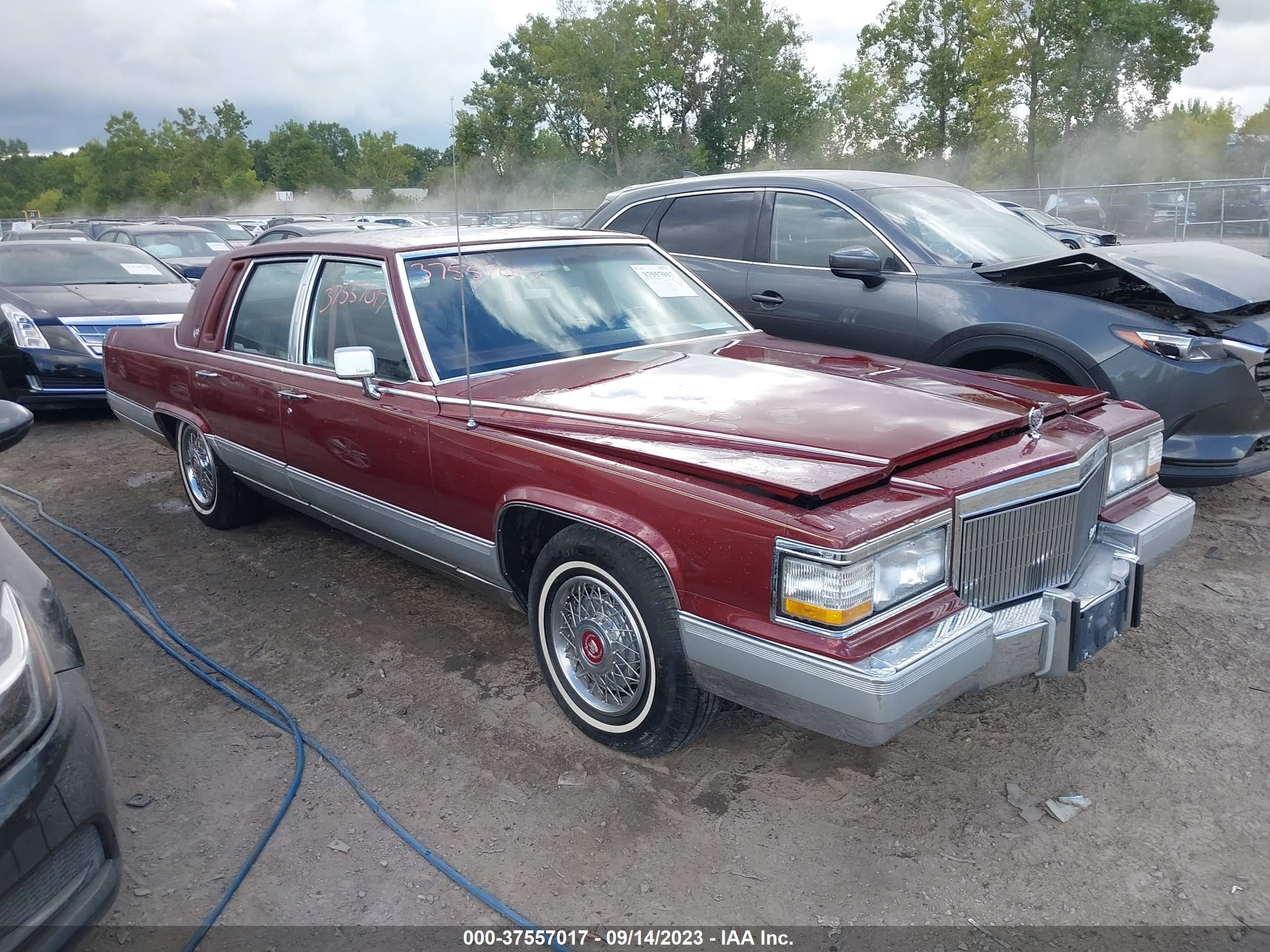 Photo 0 VIN: 1G6DW5474NR712845 - CADILLAC BROUGHAM 