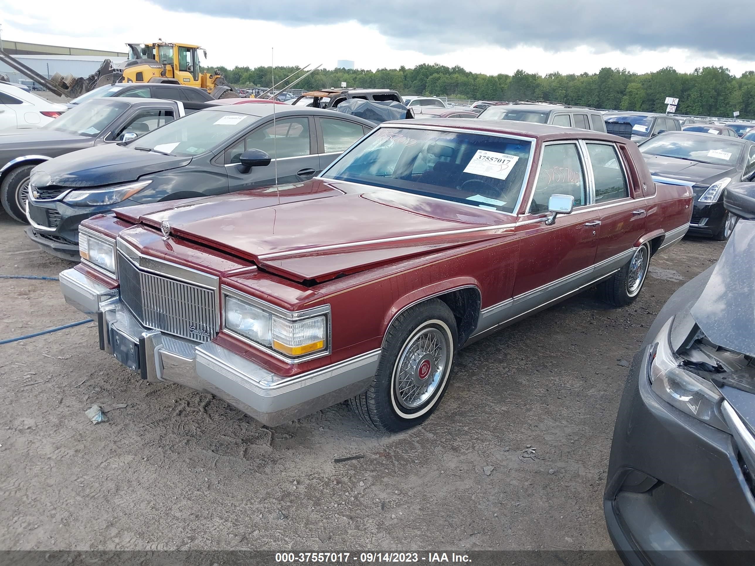 Photo 1 VIN: 1G6DW5474NR712845 - CADILLAC BROUGHAM 