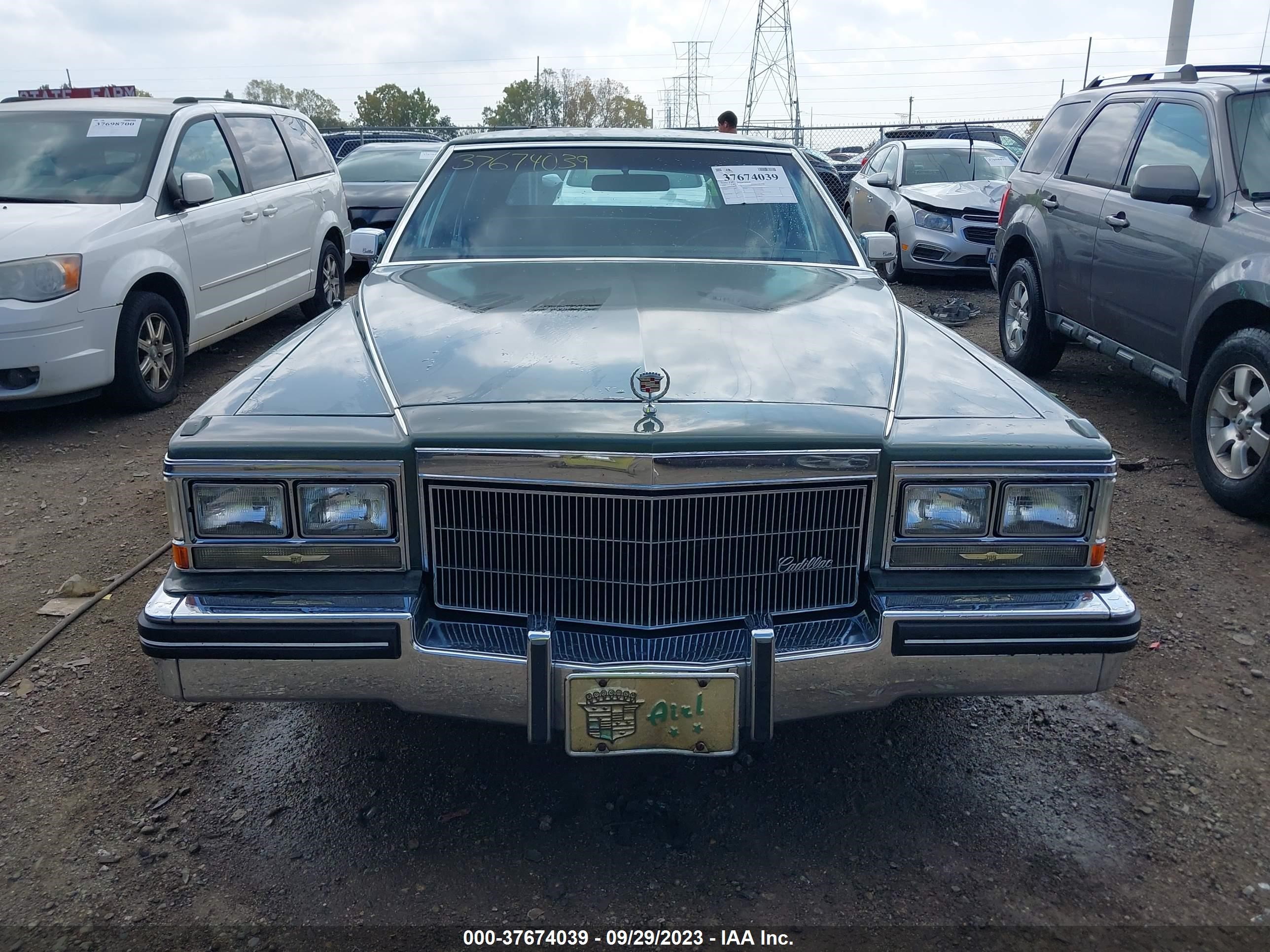 Photo 11 VIN: 1G6DW6983F9724218 - CADILLAC FLEETWOOD 