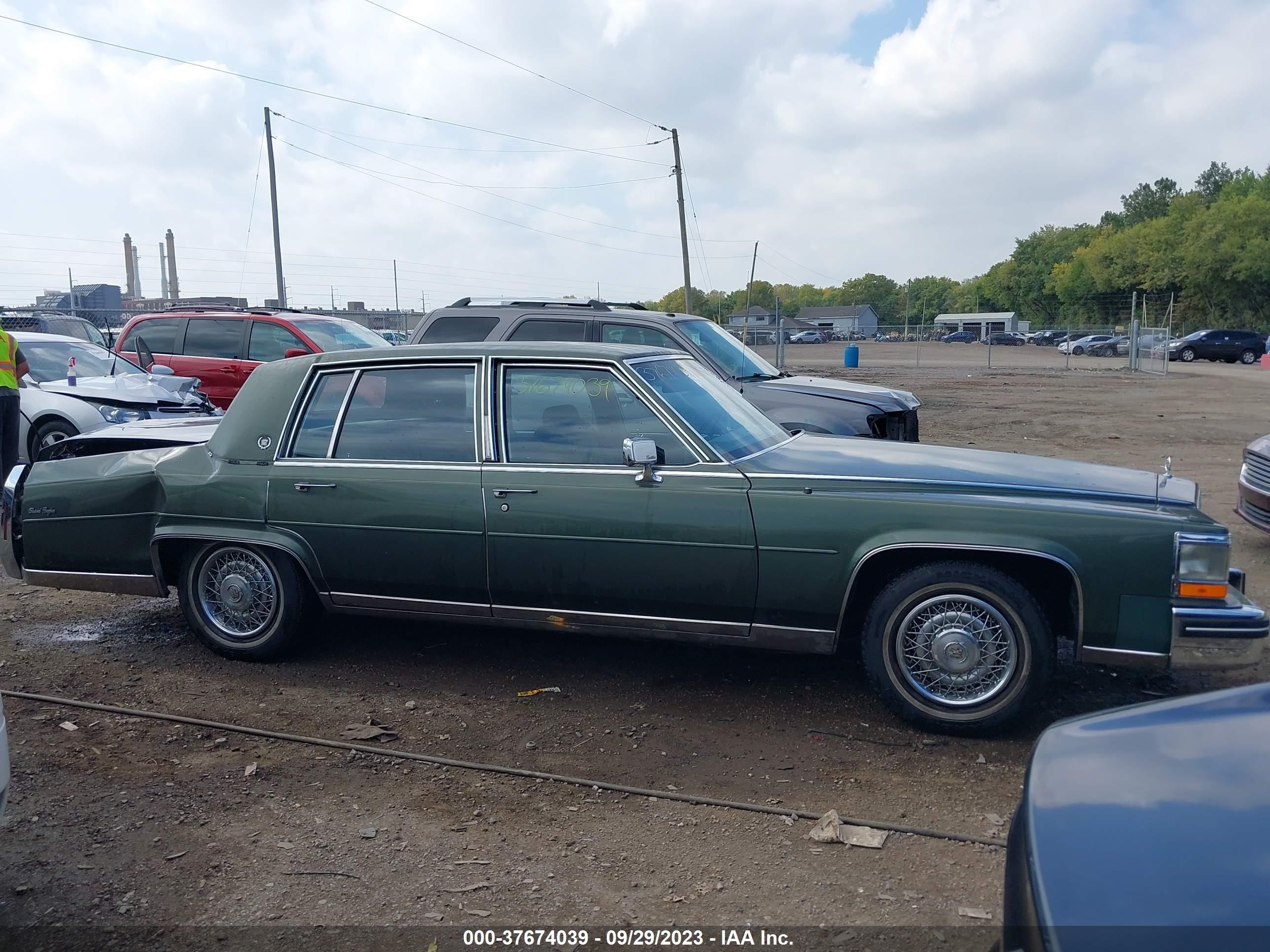 Photo 12 VIN: 1G6DW6983F9724218 - CADILLAC FLEETWOOD 