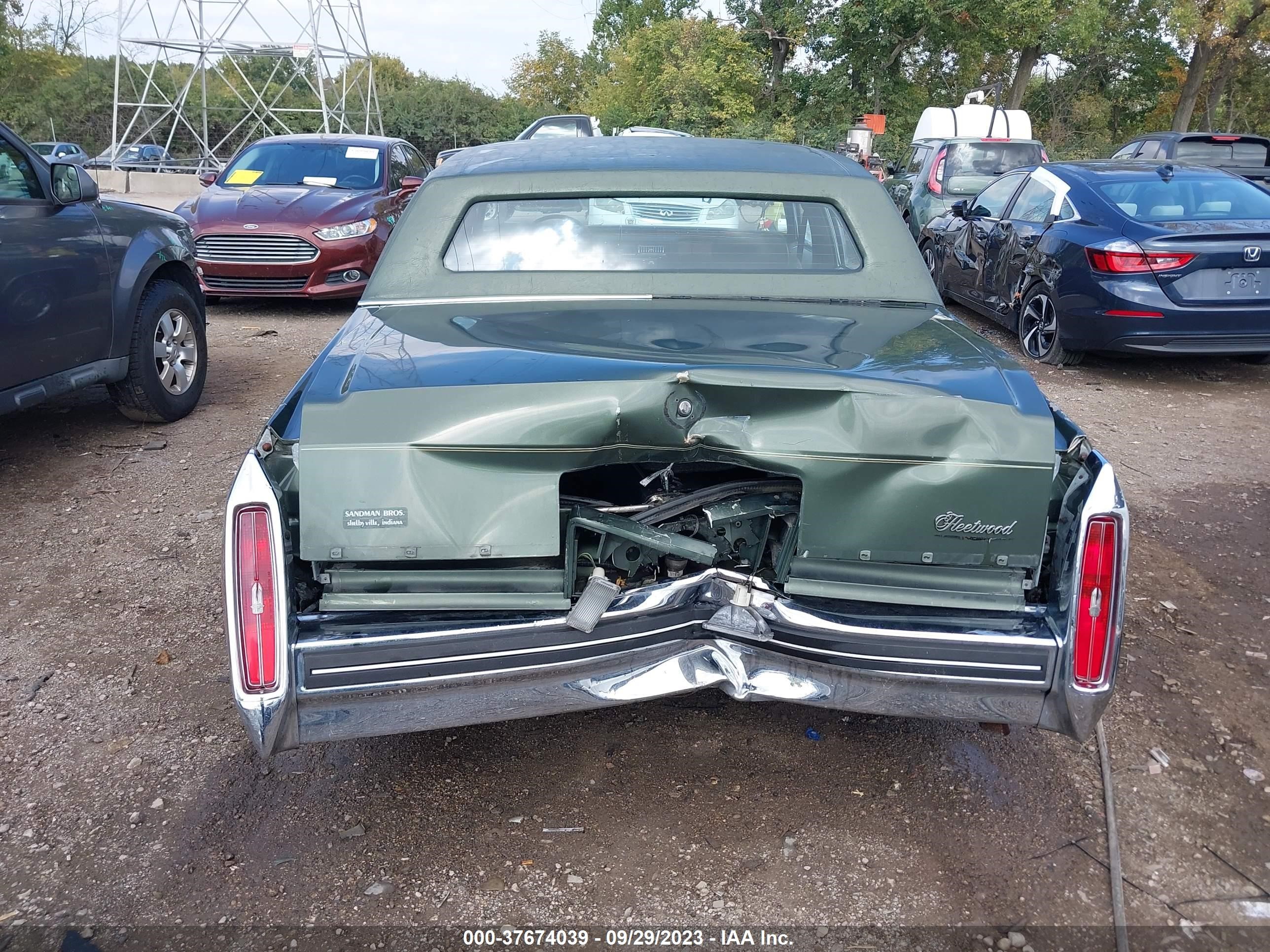 Photo 15 VIN: 1G6DW6983F9724218 - CADILLAC FLEETWOOD 