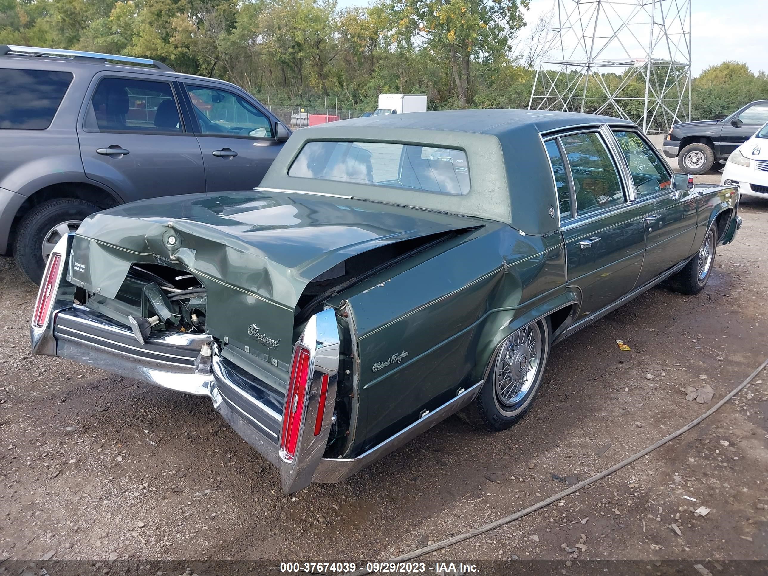 Photo 3 VIN: 1G6DW6983F9724218 - CADILLAC FLEETWOOD 