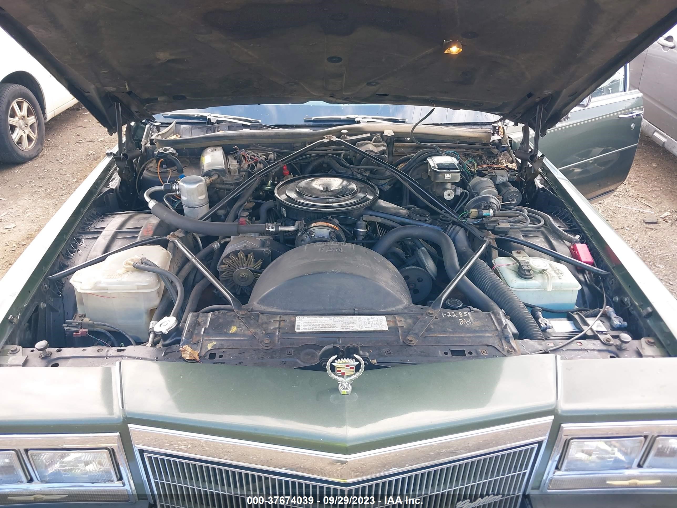 Photo 9 VIN: 1G6DW6983F9724218 - CADILLAC FLEETWOOD 