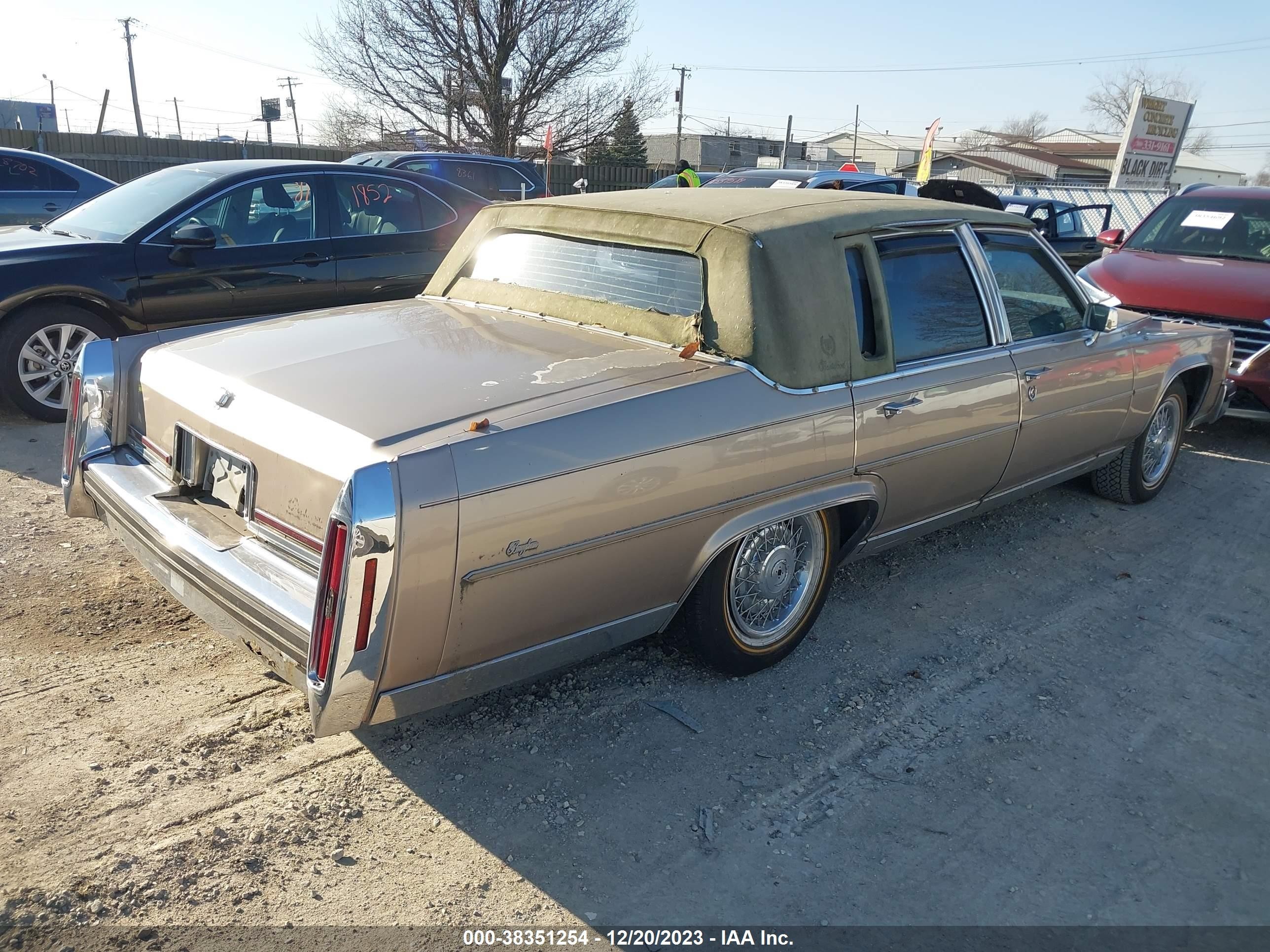 Photo 3 VIN: 1G6DW6984F9709436 - CADILLAC FLEETWOOD 