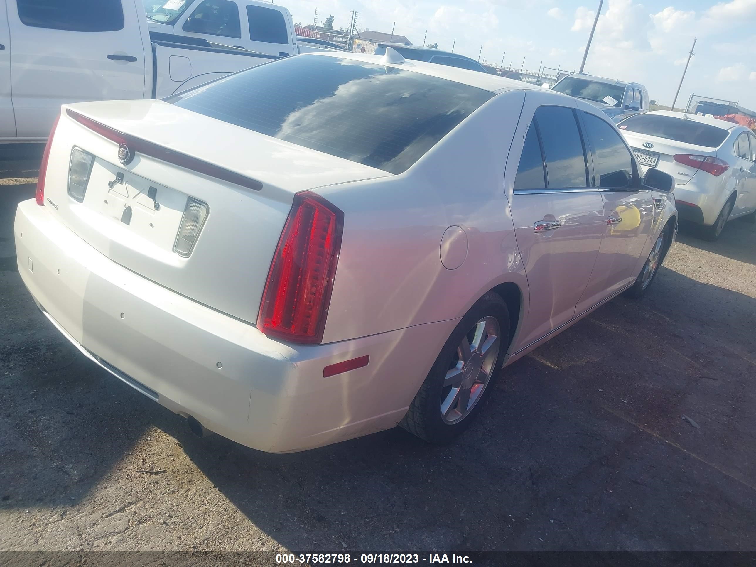 Photo 3 VIN: 1G6DW6ED5B0107260 - CADILLAC STS 