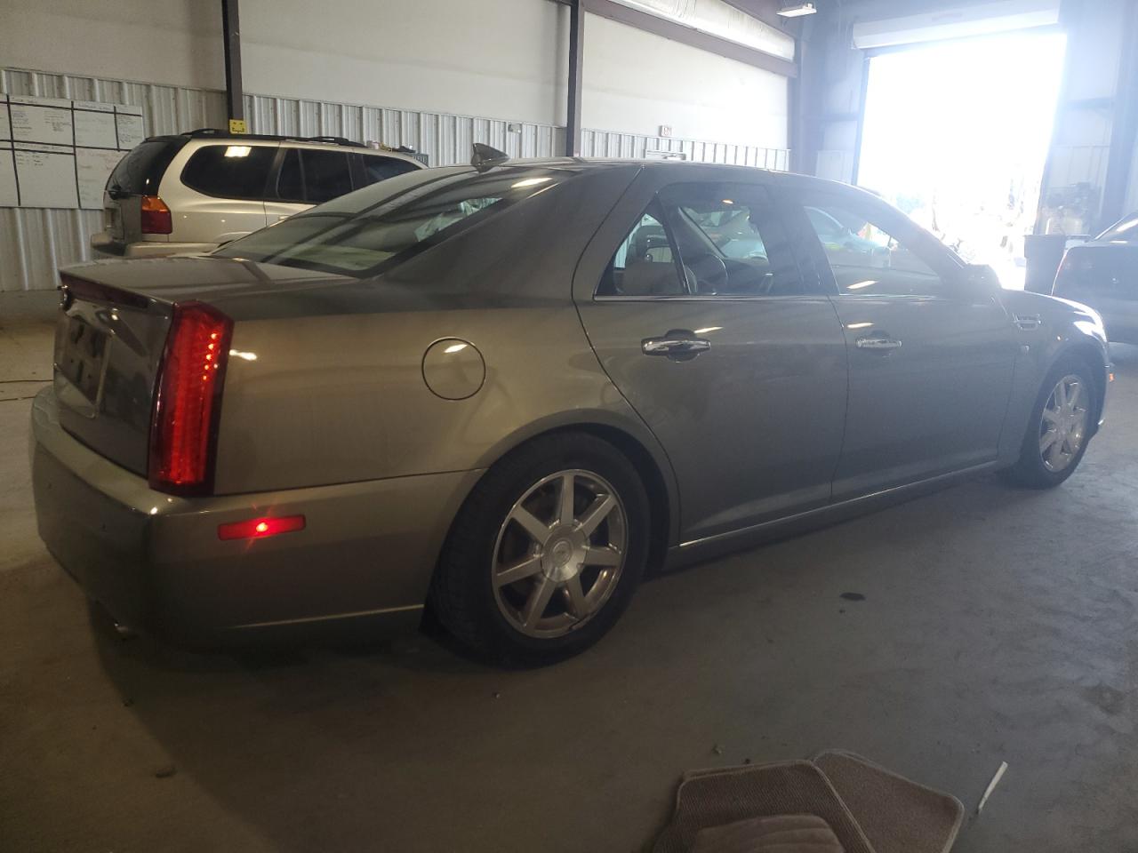 Photo 2 VIN: 1G6DW6ED5B0134586 - CADILLAC STS 